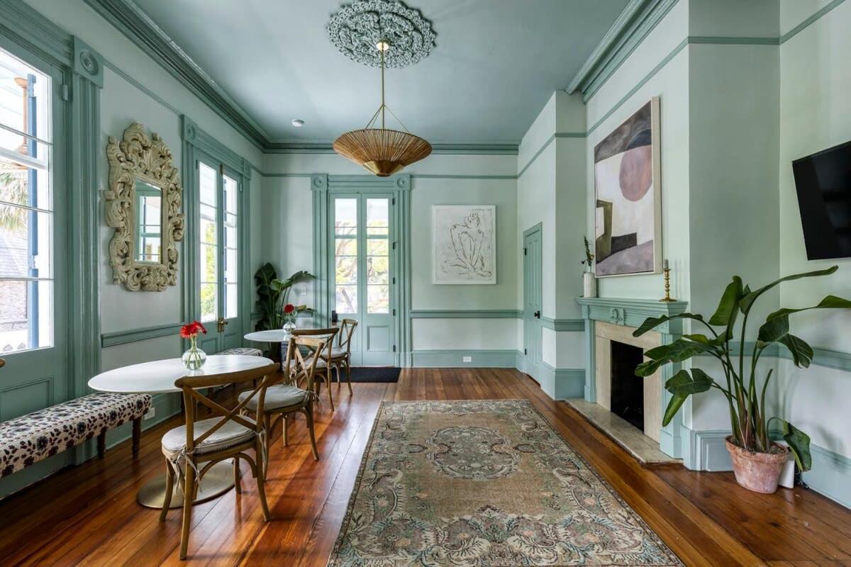 Bed & Breakfast Third Floor Walkup King - Historic