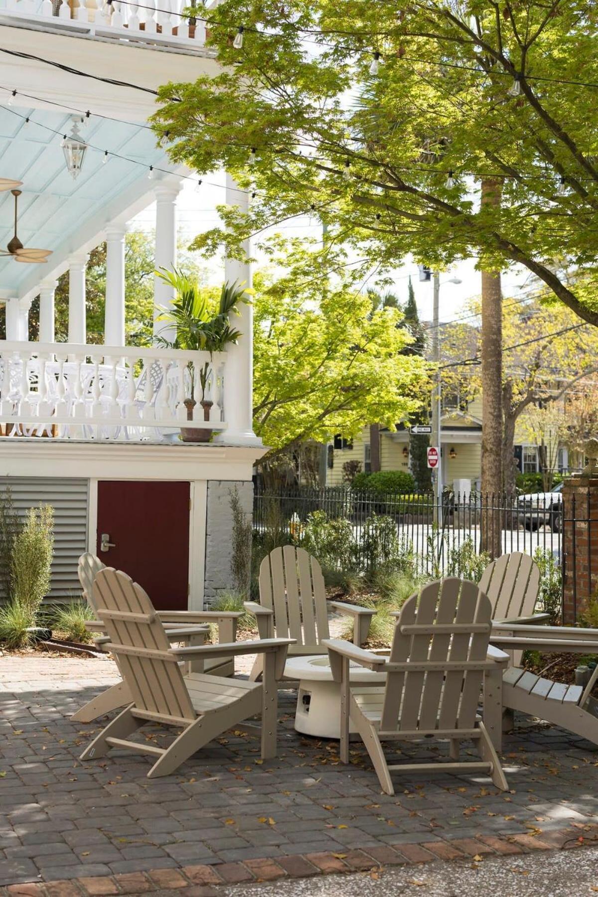 Third Floor Walkup King - Historic Bed & Breakfast *
