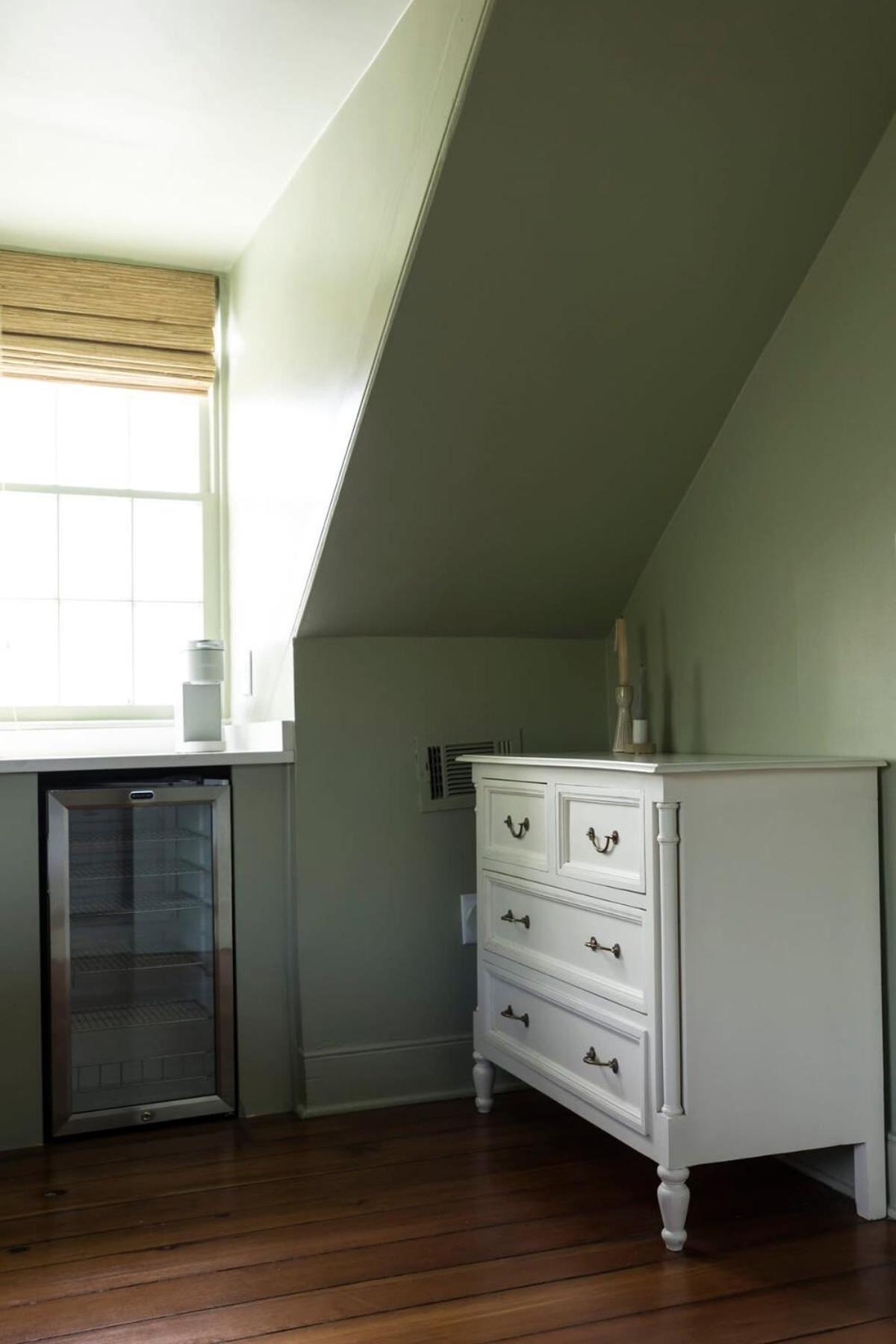 Bed & Breakfast Third Floor Walkup King - Historic *