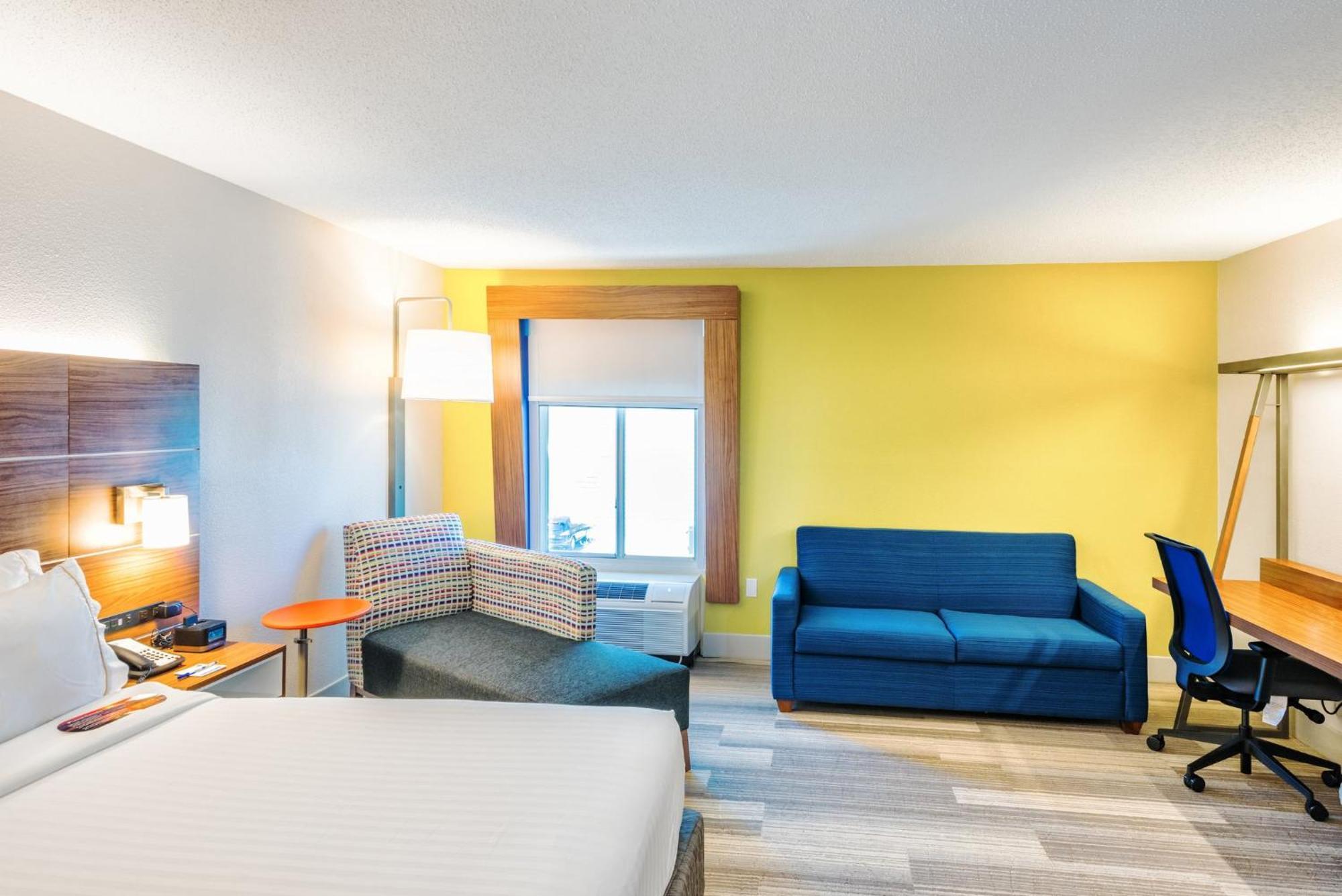 Express Us Highway 17 & I-526 By Ihg Hotel