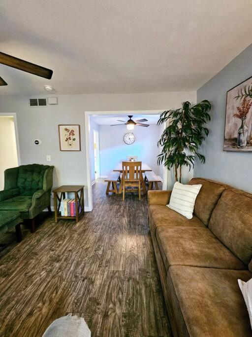 Madrona's Park Circle Place- Fenced & Convenient * Charleston