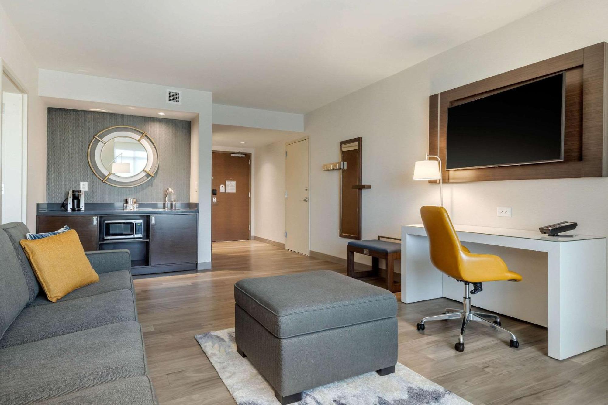 Hotel Cambria Riverview