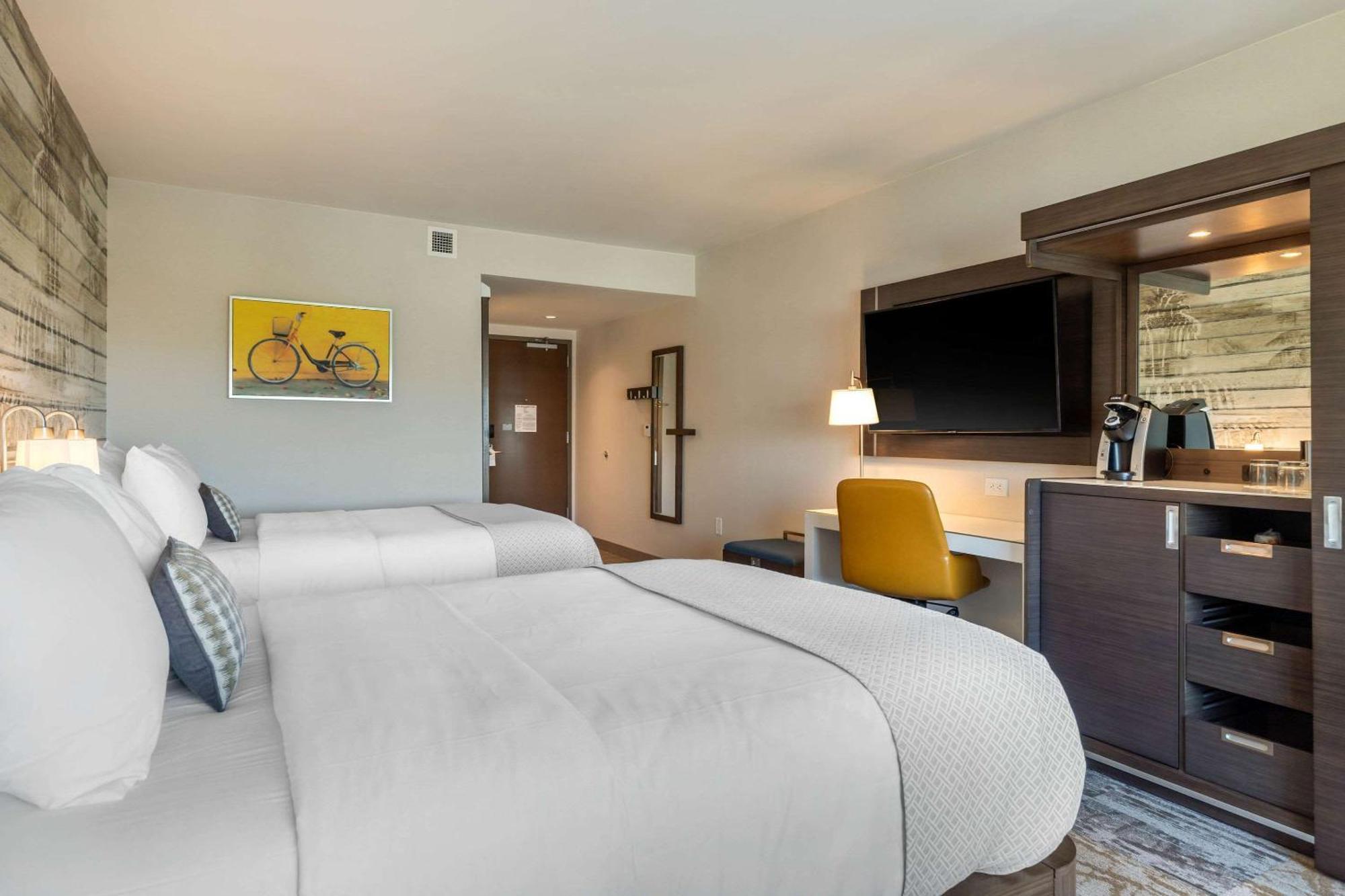 Cambria Riverview Hotel 3*