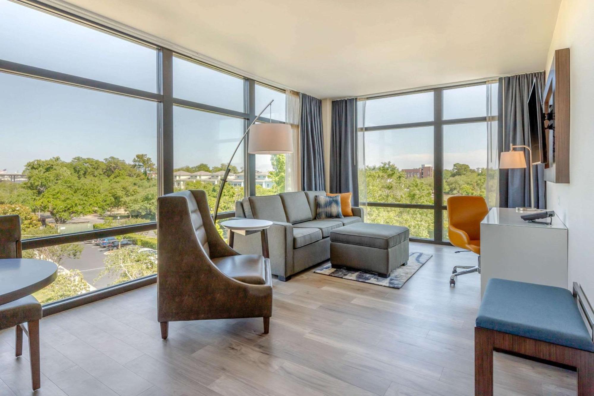 Cambria Riverview Hotel 3*