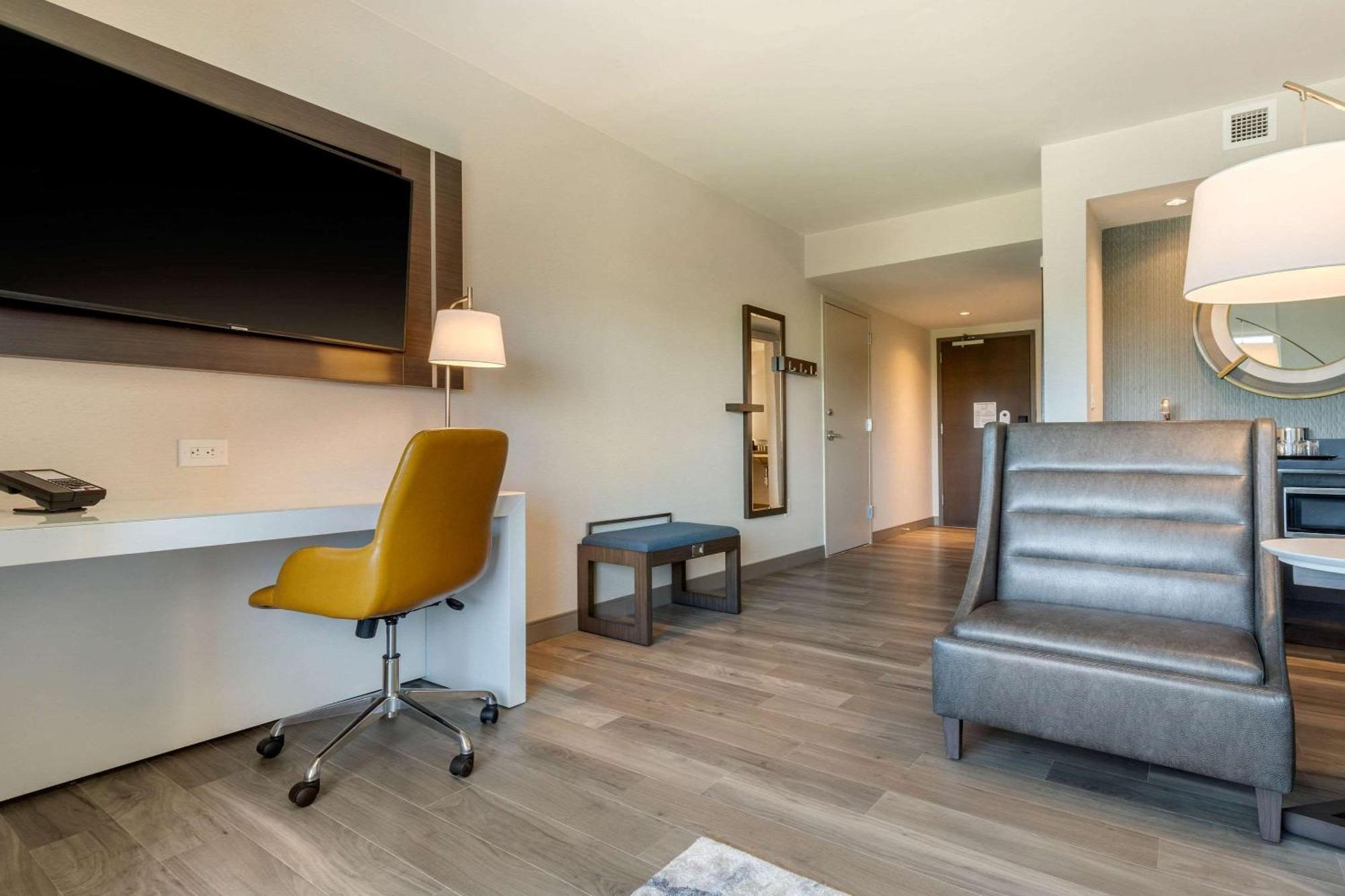 Hotel Cambria Riverview 3*