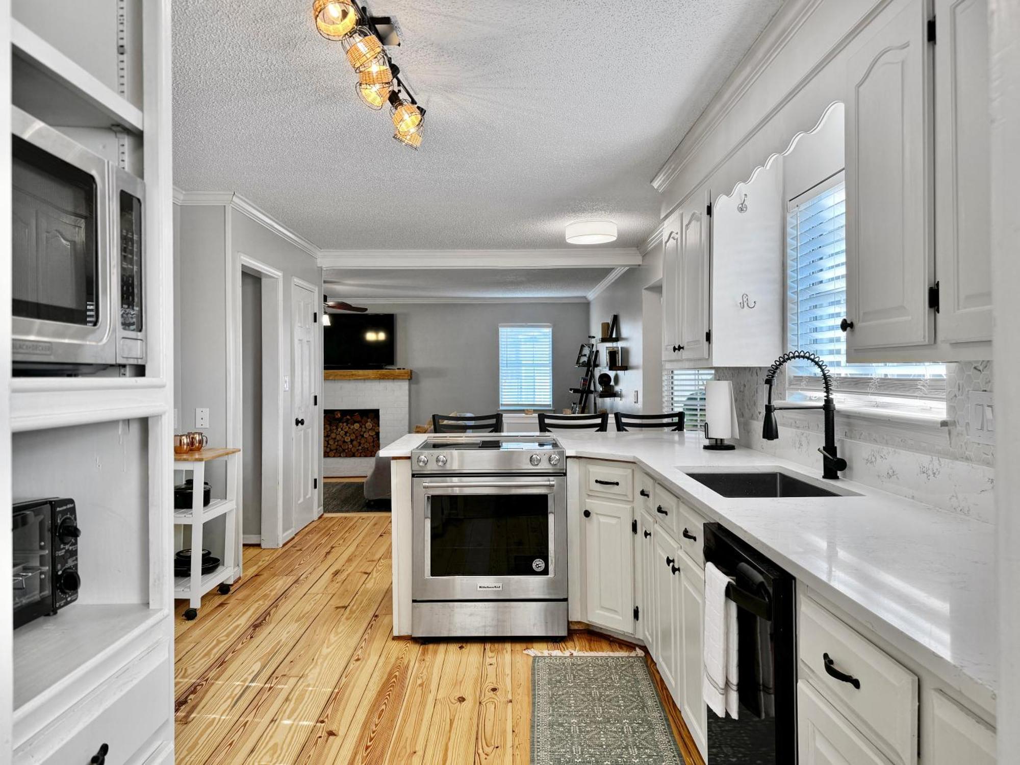 Cozy Away From - Pet-friendly, King Bed Holiday home