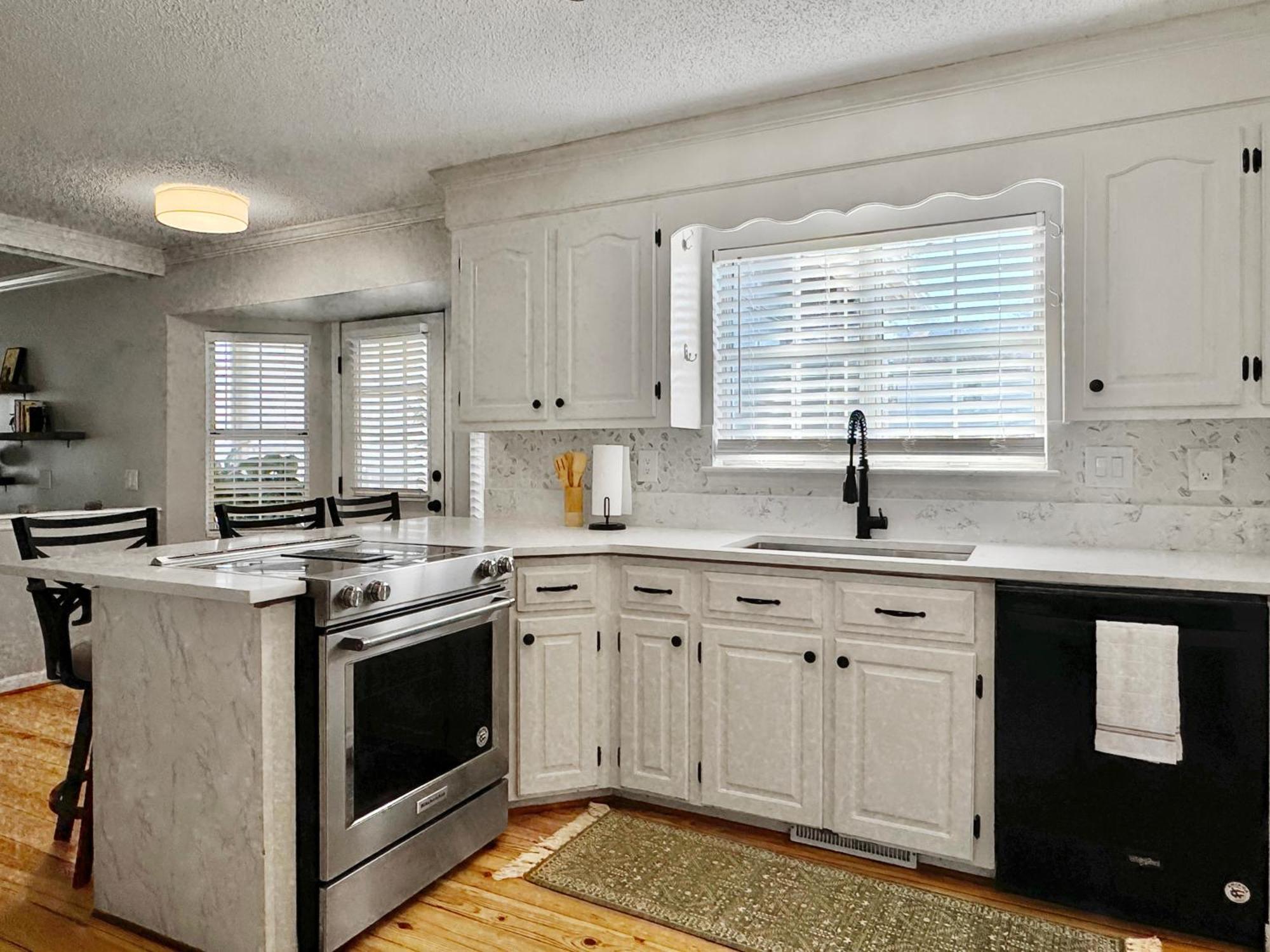 Cozy Away From - Pet-friendly, King Bed *
