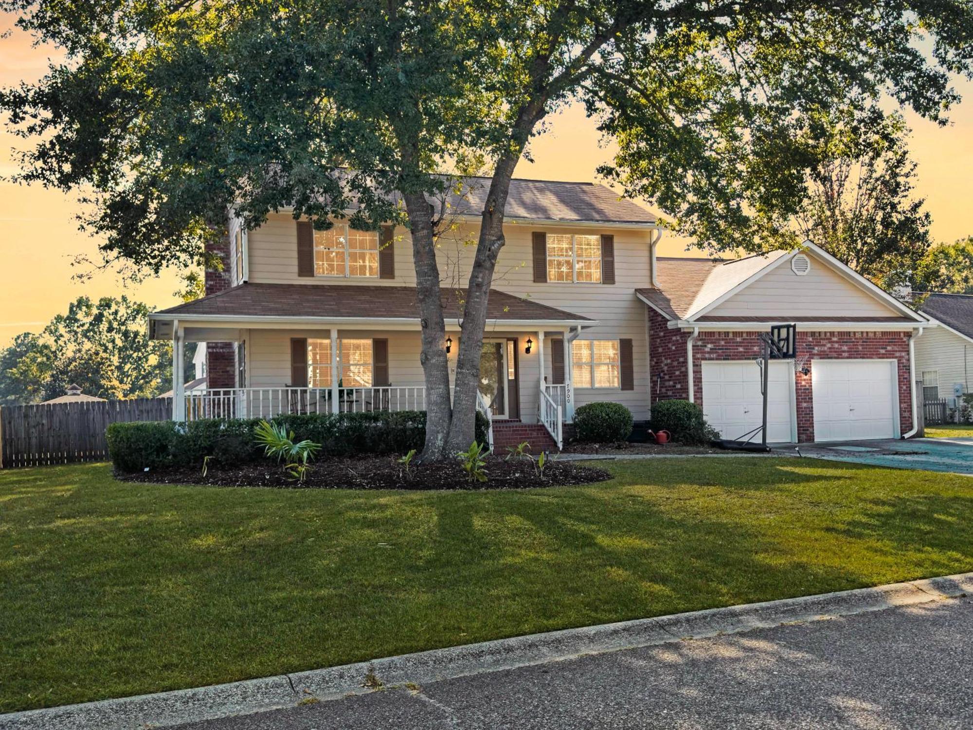 Cozy Away From - Pet-friendly, King Bed Holiday home Charleston
