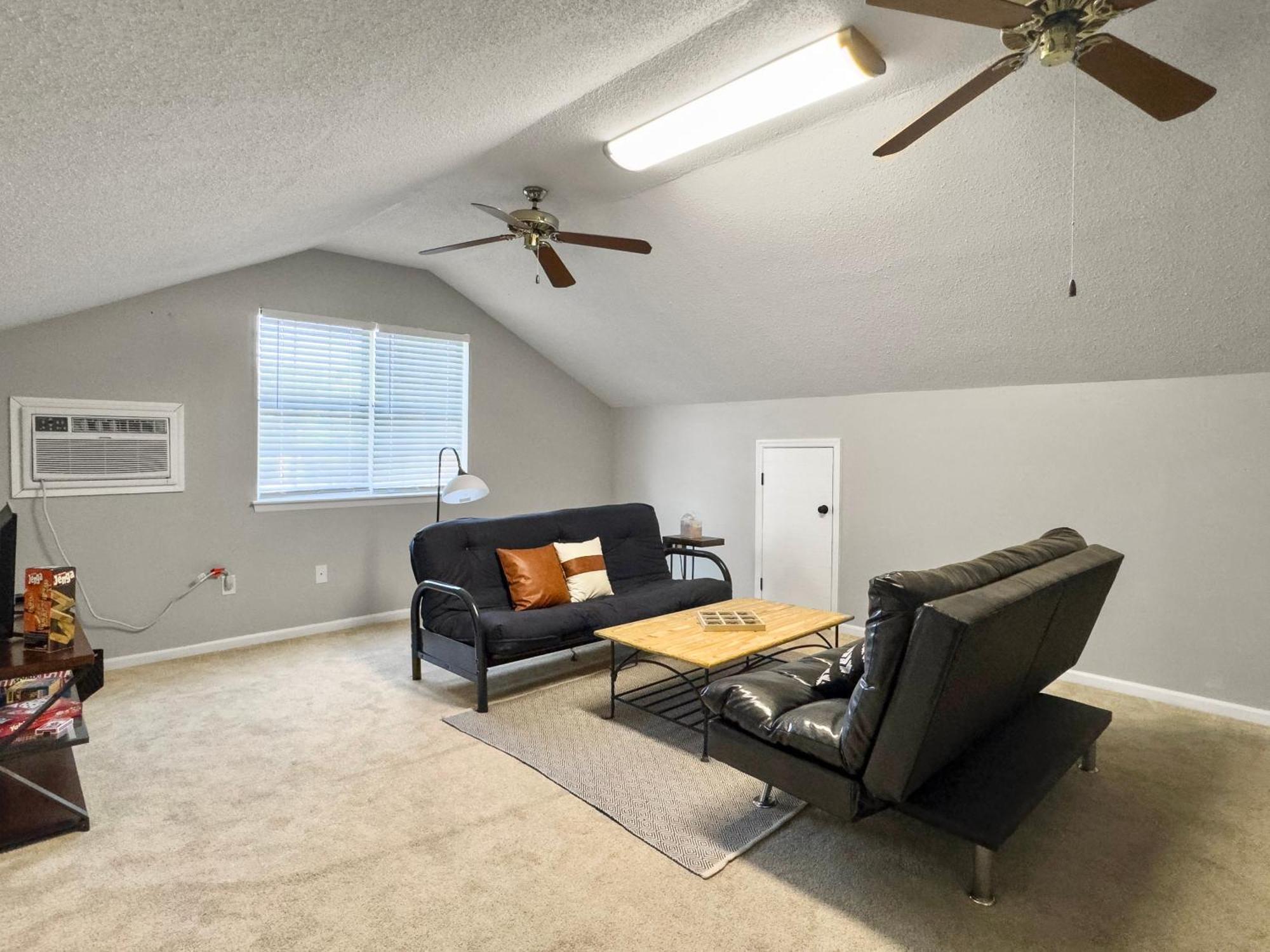 Cozy Away From - Pet-friendly, King Bed Holiday home