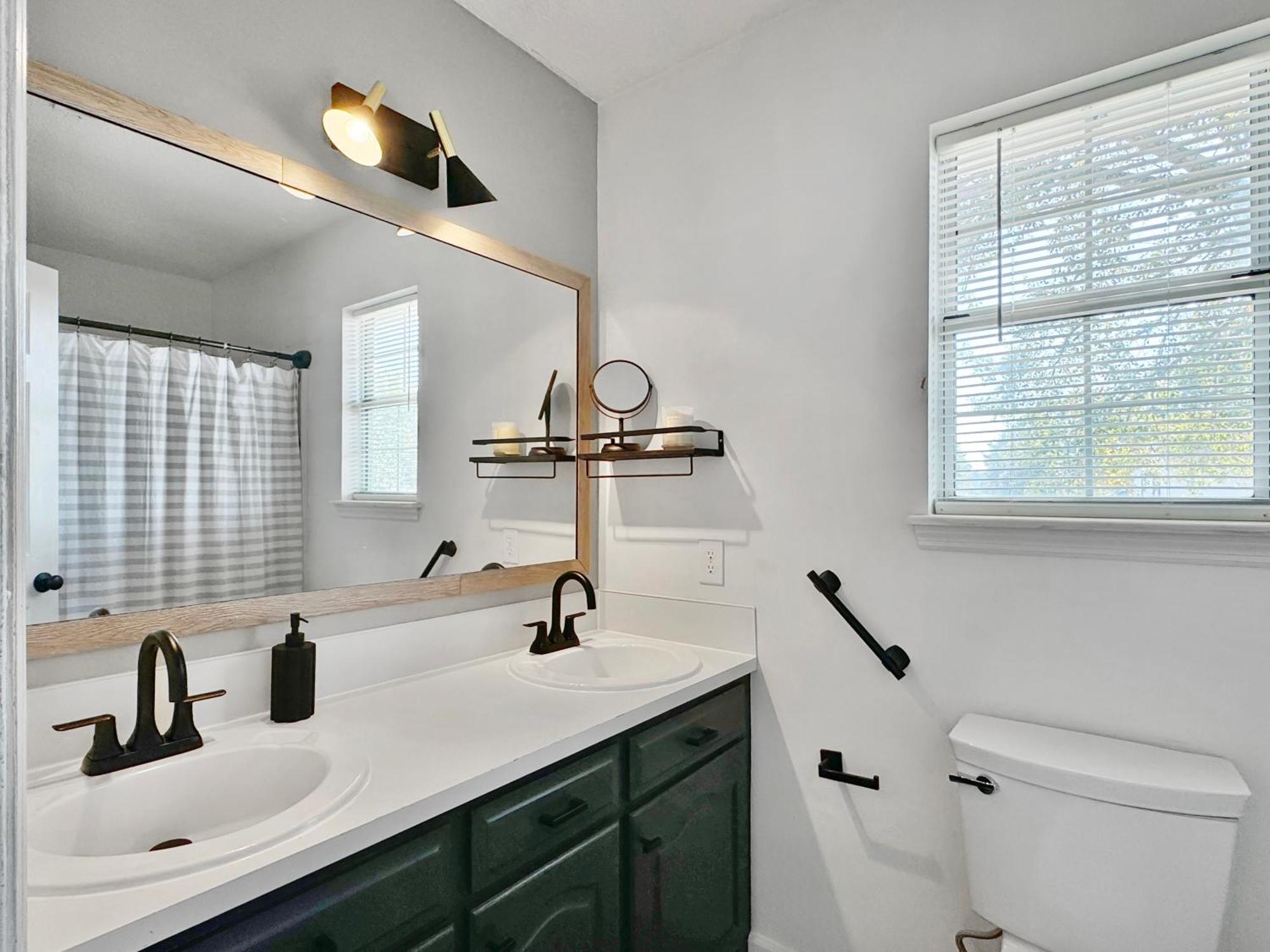 Cozy Away From - Pet-friendly, King Bed