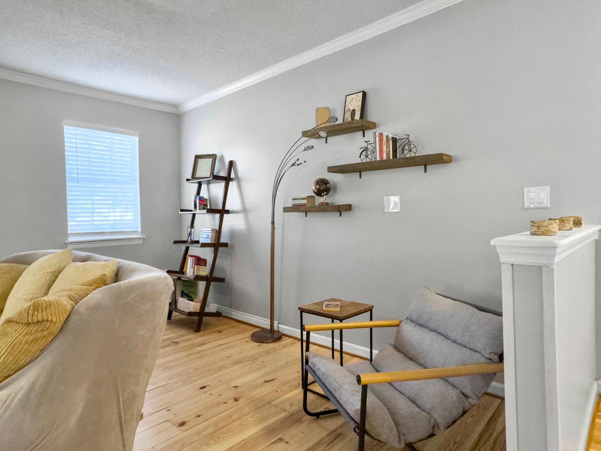 Cozy Away From - Pet-friendly, King Bed Charleston