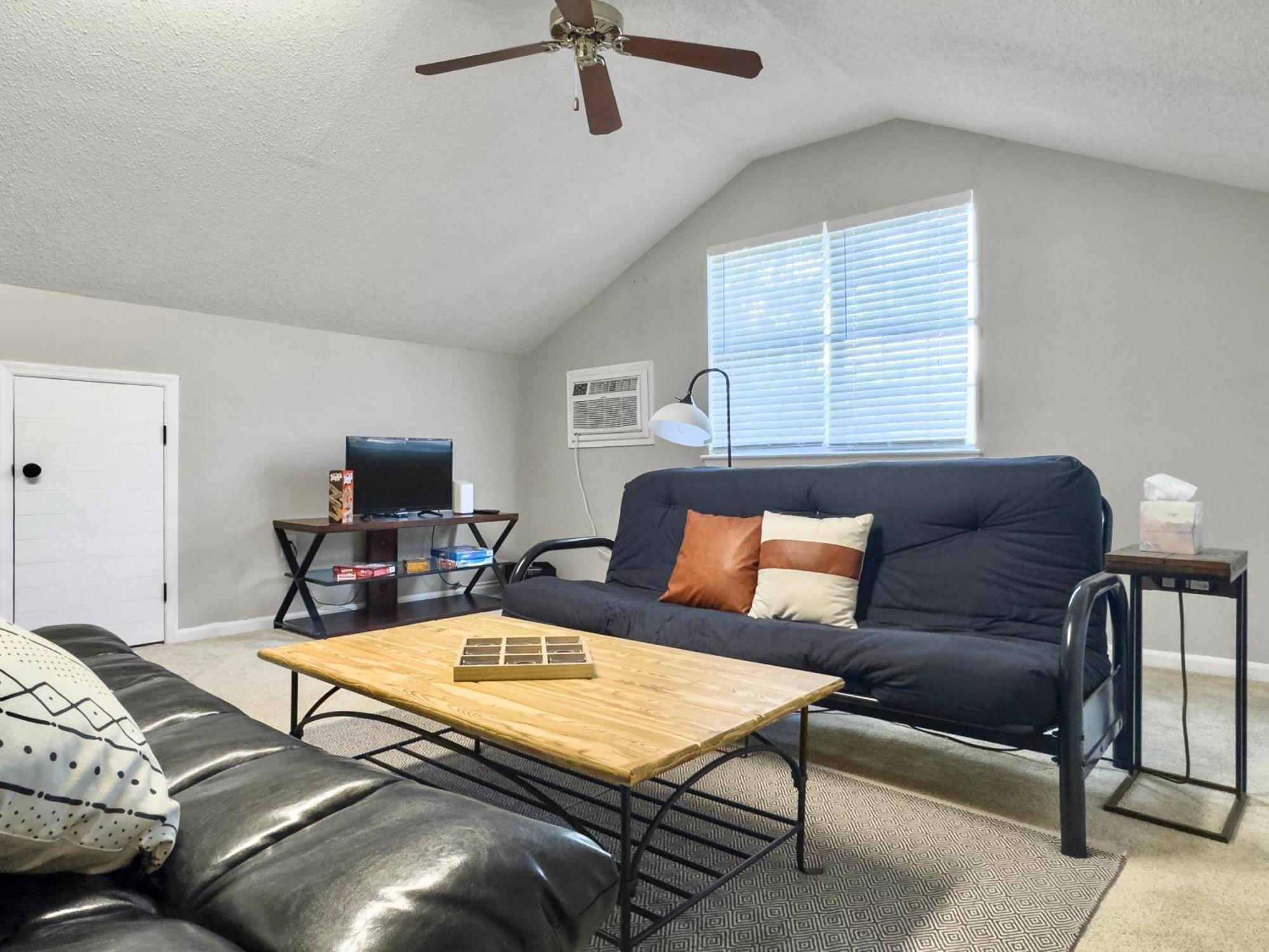 Cozy Away From - Pet-friendly, King Bed Holiday home