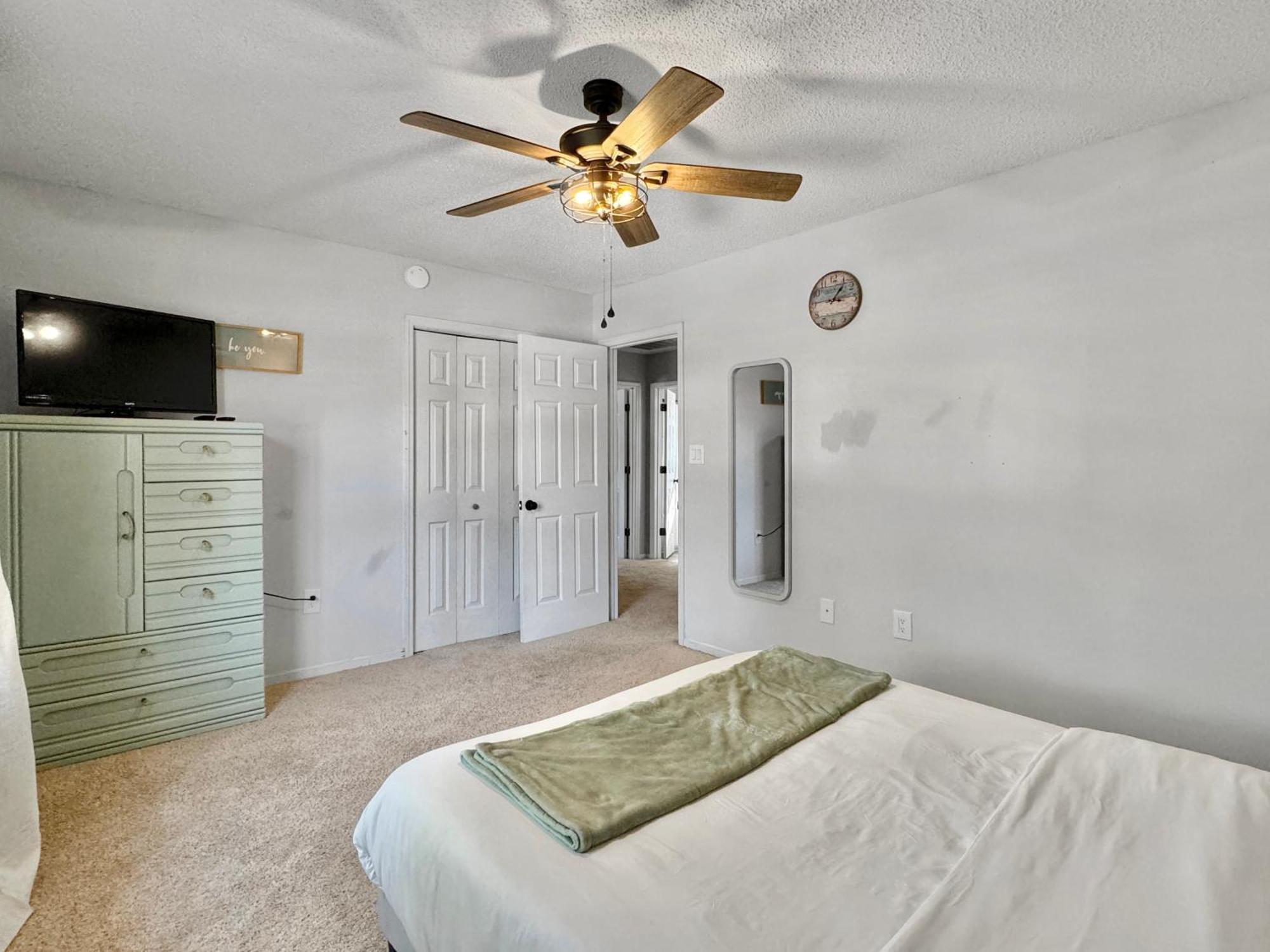 Cozy Away From - Pet-friendly, King Bed Holiday home