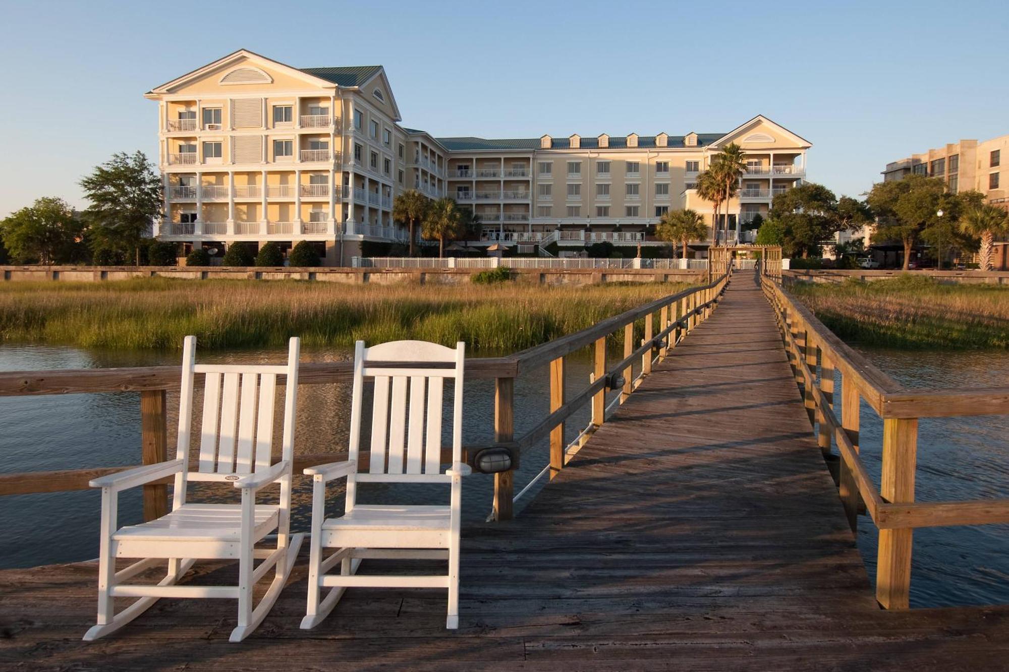 Courtyard Waterfront Hotel