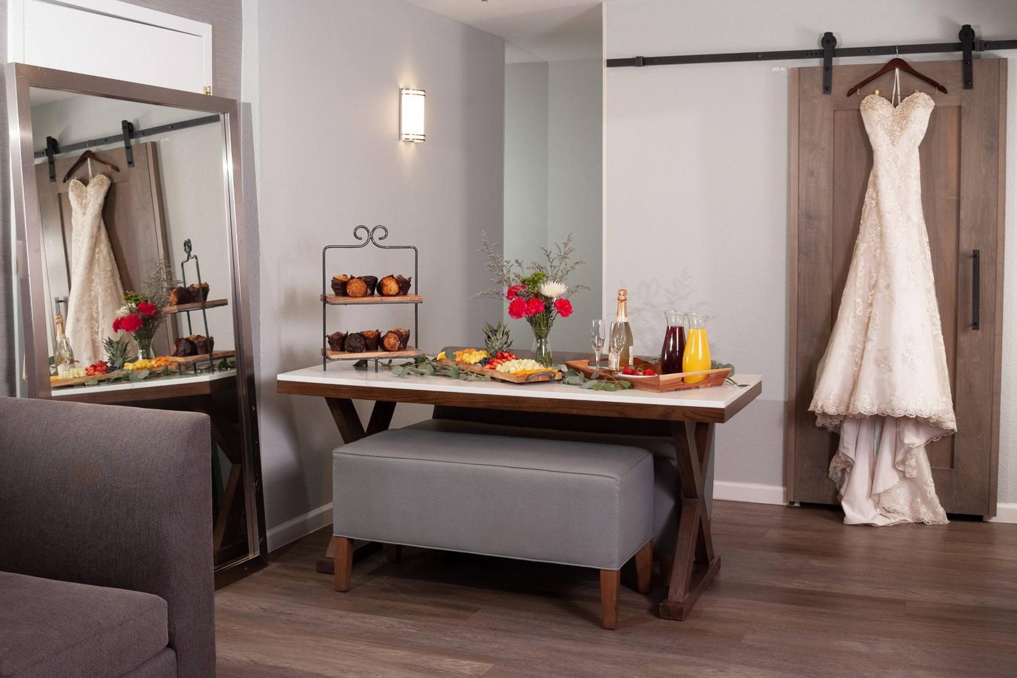 Courtyard Waterfront Hotel 3*