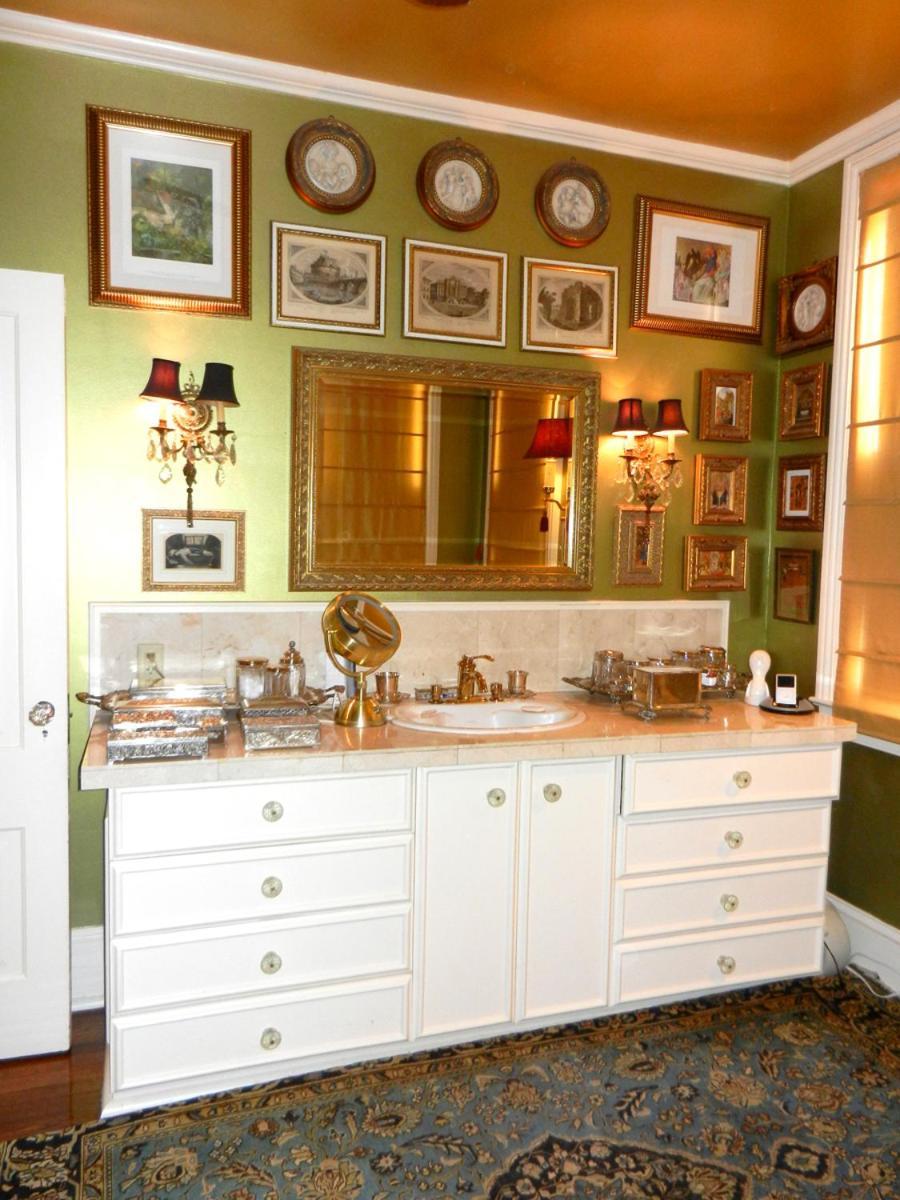 22 Charlotte Bed & Breakfast
