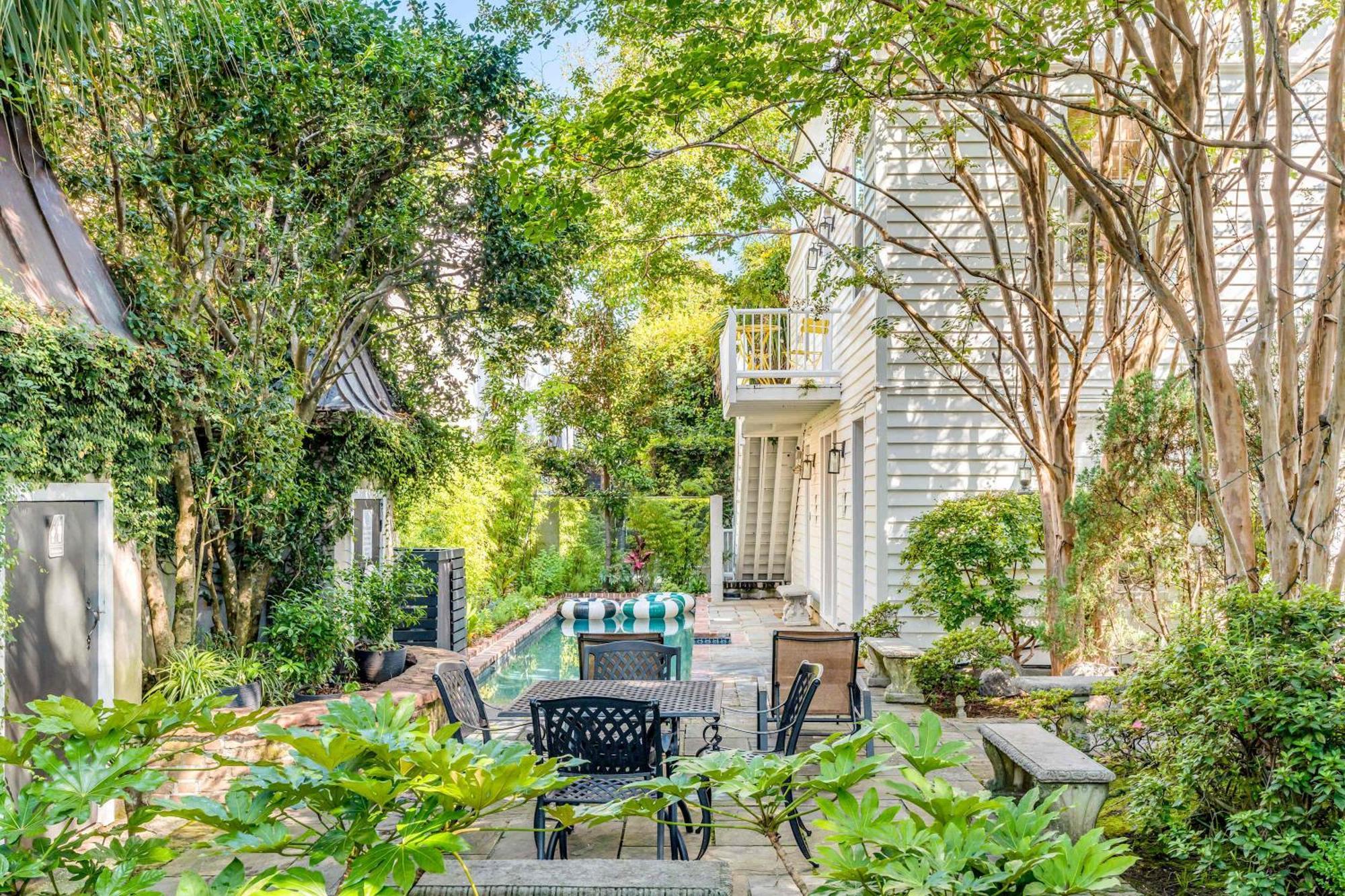 Serene With Beautiful Garden And Heated Pool Villa *
