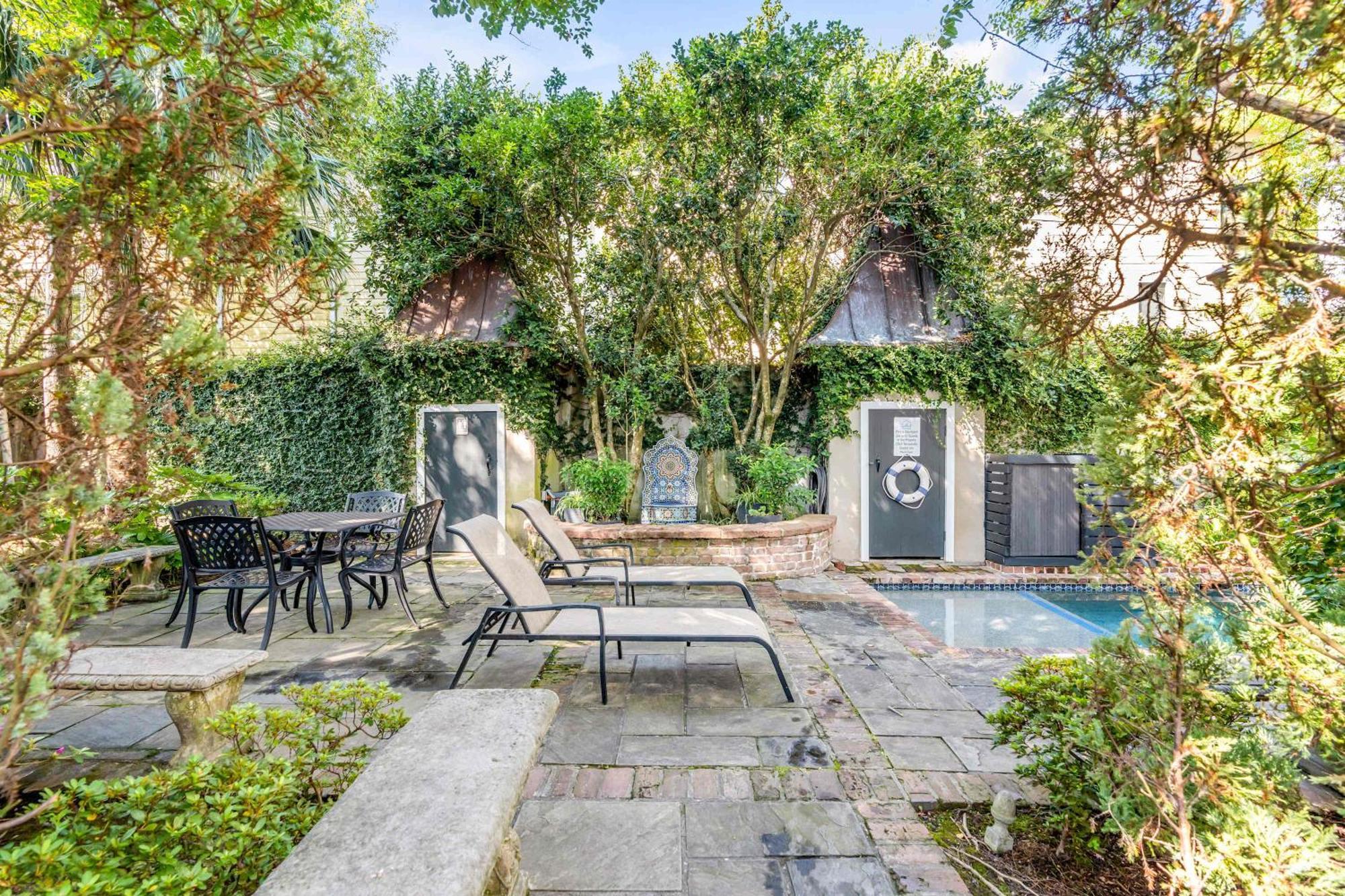 Villa Serene With Beautiful Garden And Heated Pool Charleston