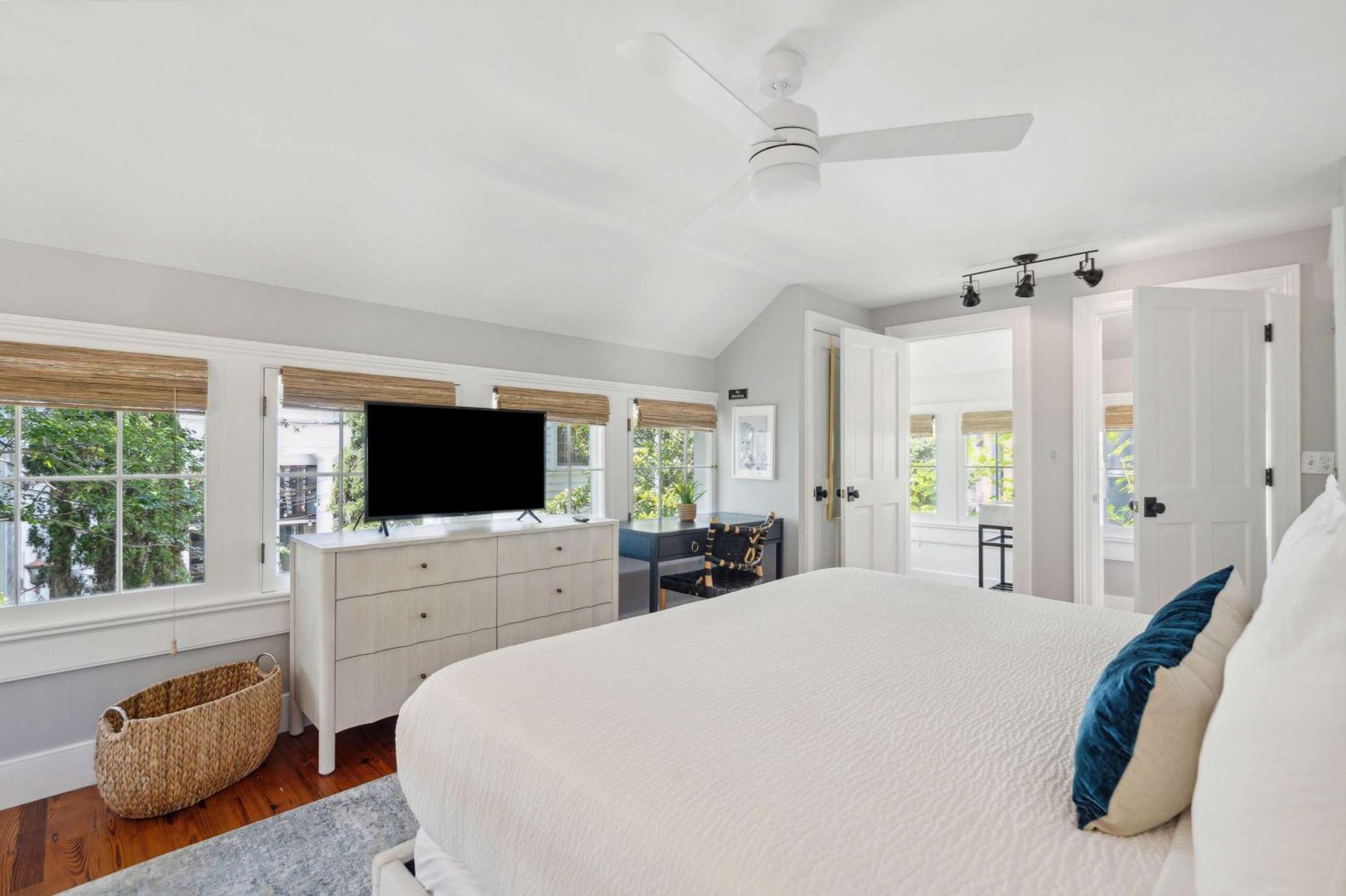 Serene With Beautiful Garden And Heated Pool Charleston