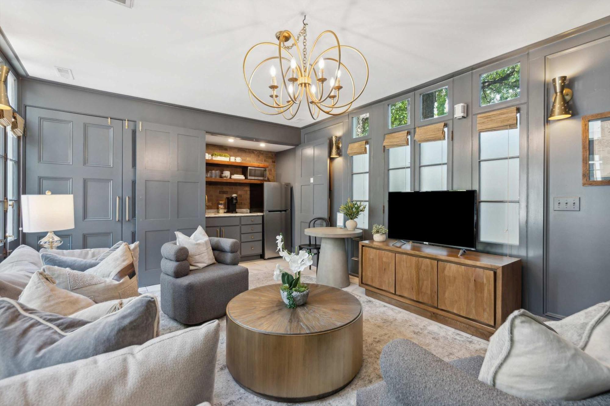 Villa Serene With Beautiful Garden And Heated Pool