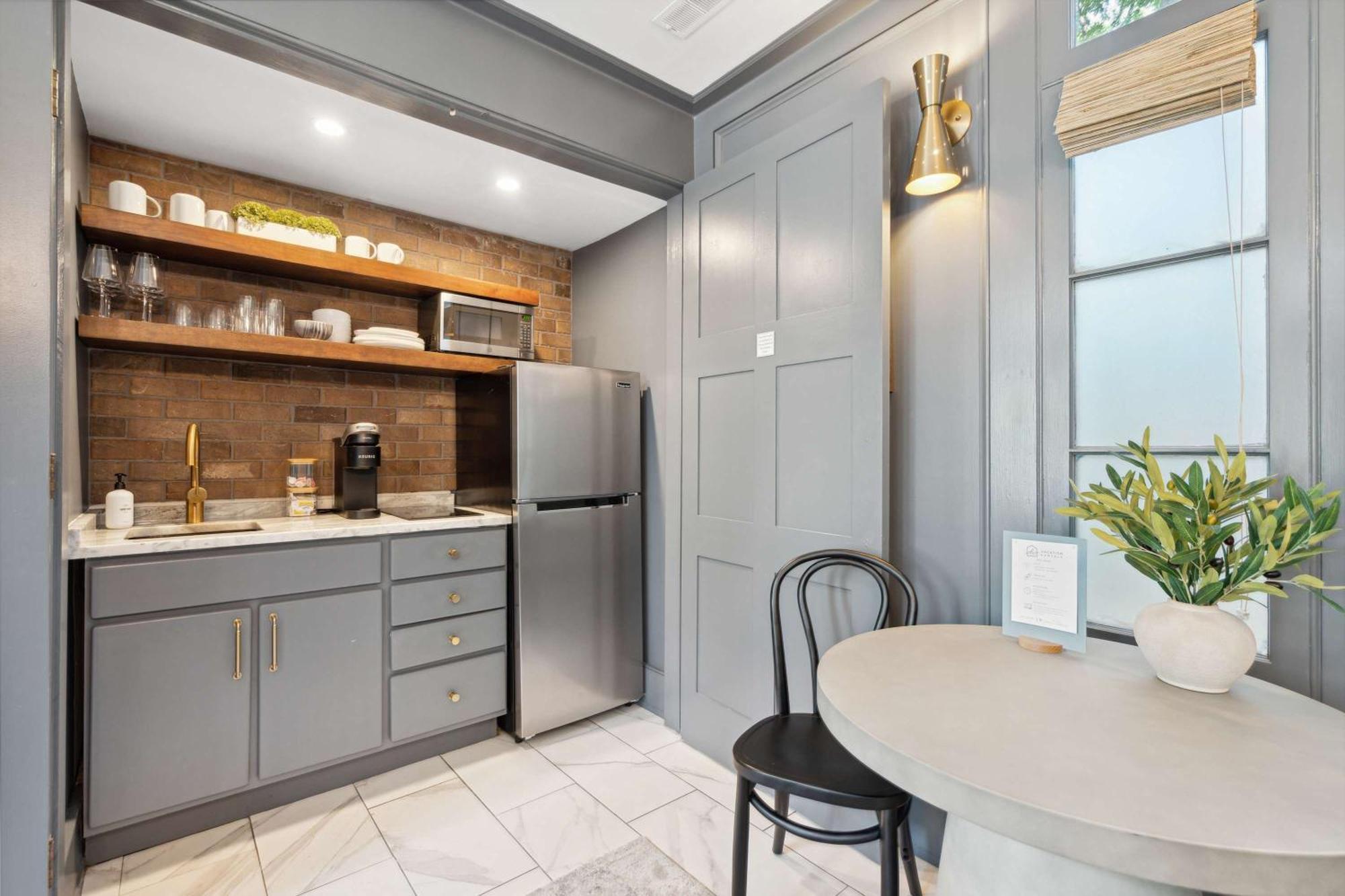 Serene With Beautiful Garden And Heated Pool Charleston