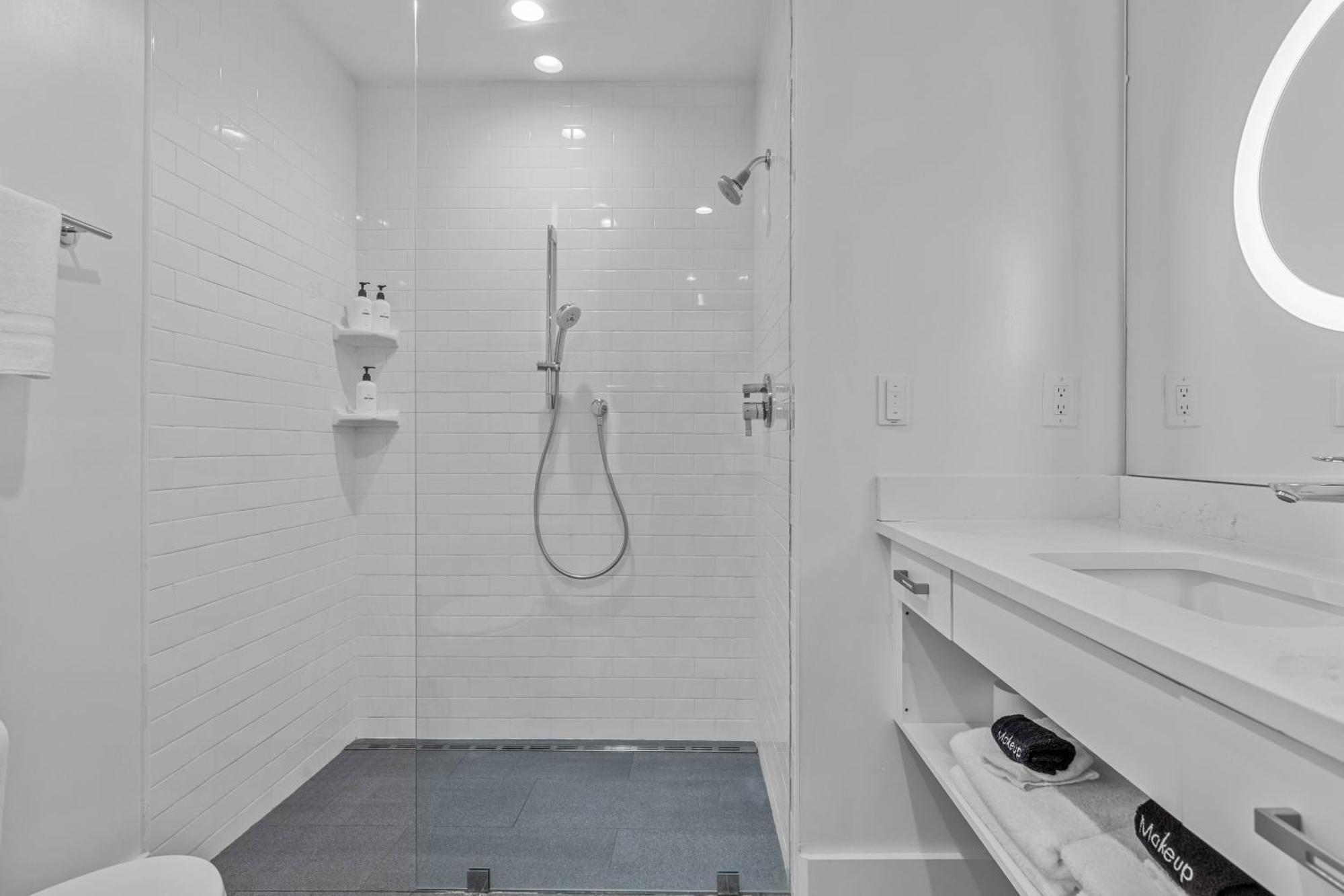 The Iris Hotel 5*