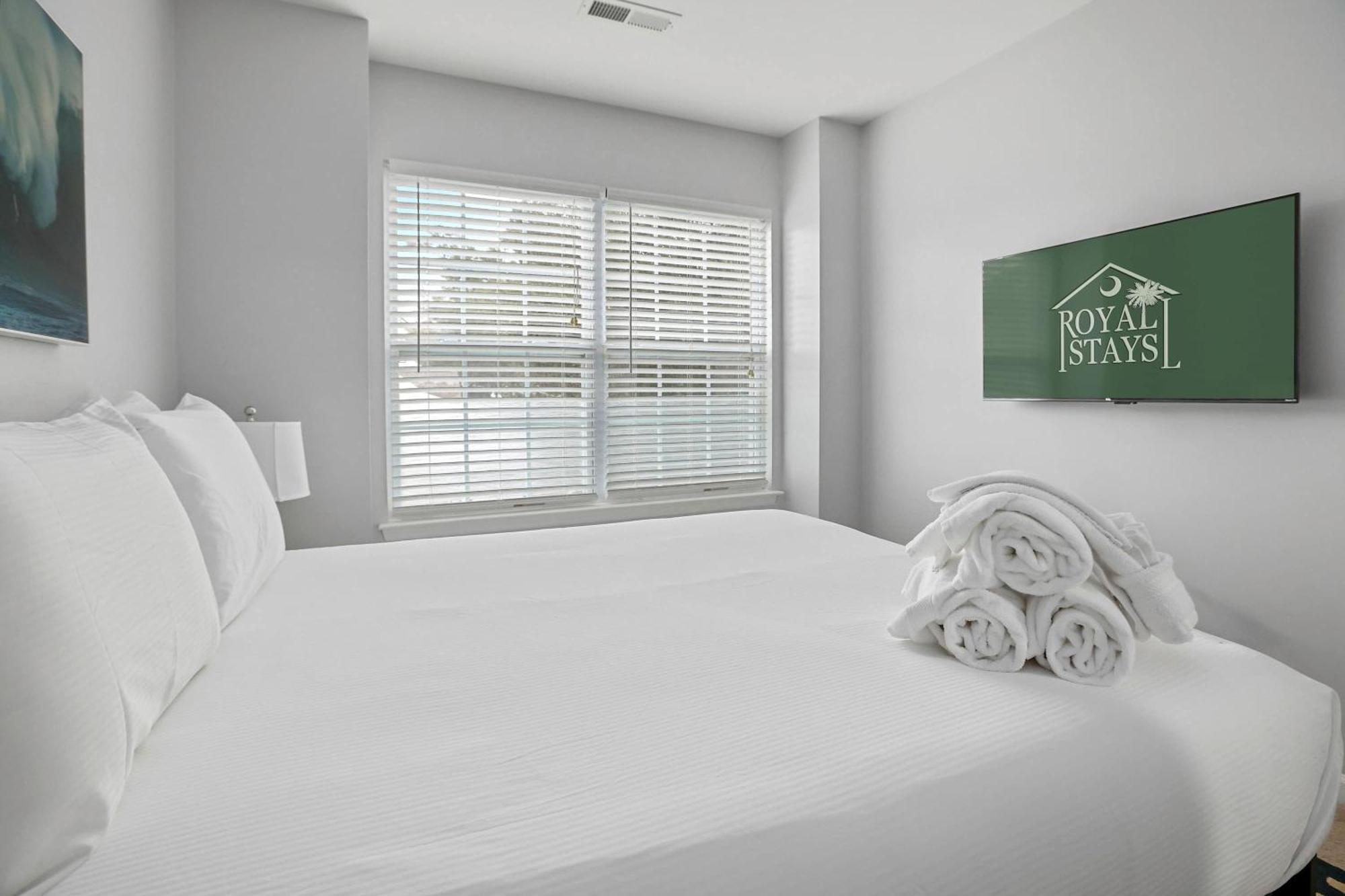 Chucktown Charm- 8 Mins To Credit One Apartment *
