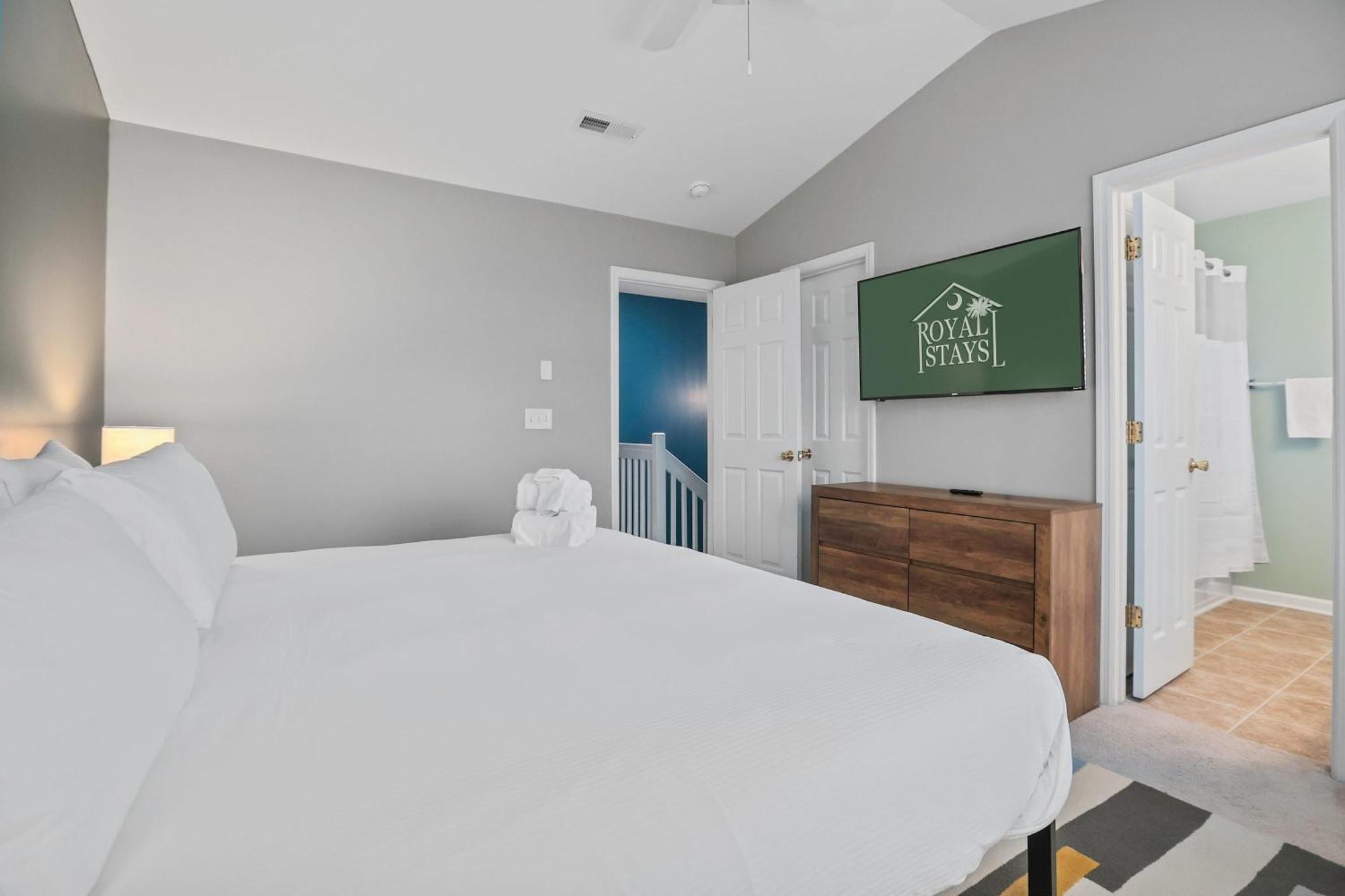 Chucktown Charm- 8 Mins To Credit One Apartment