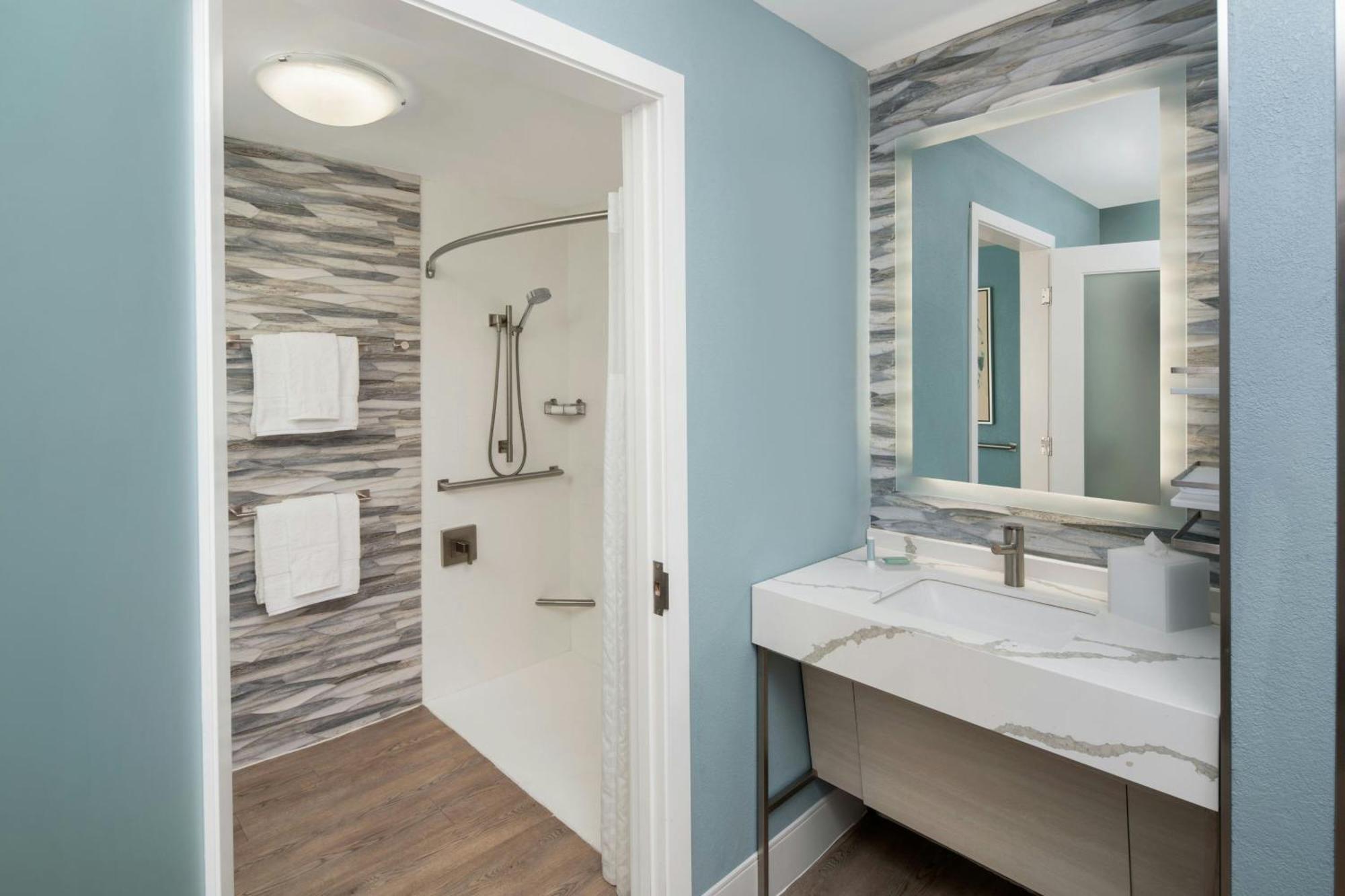 Courtyard Waterfront 3* Charleston