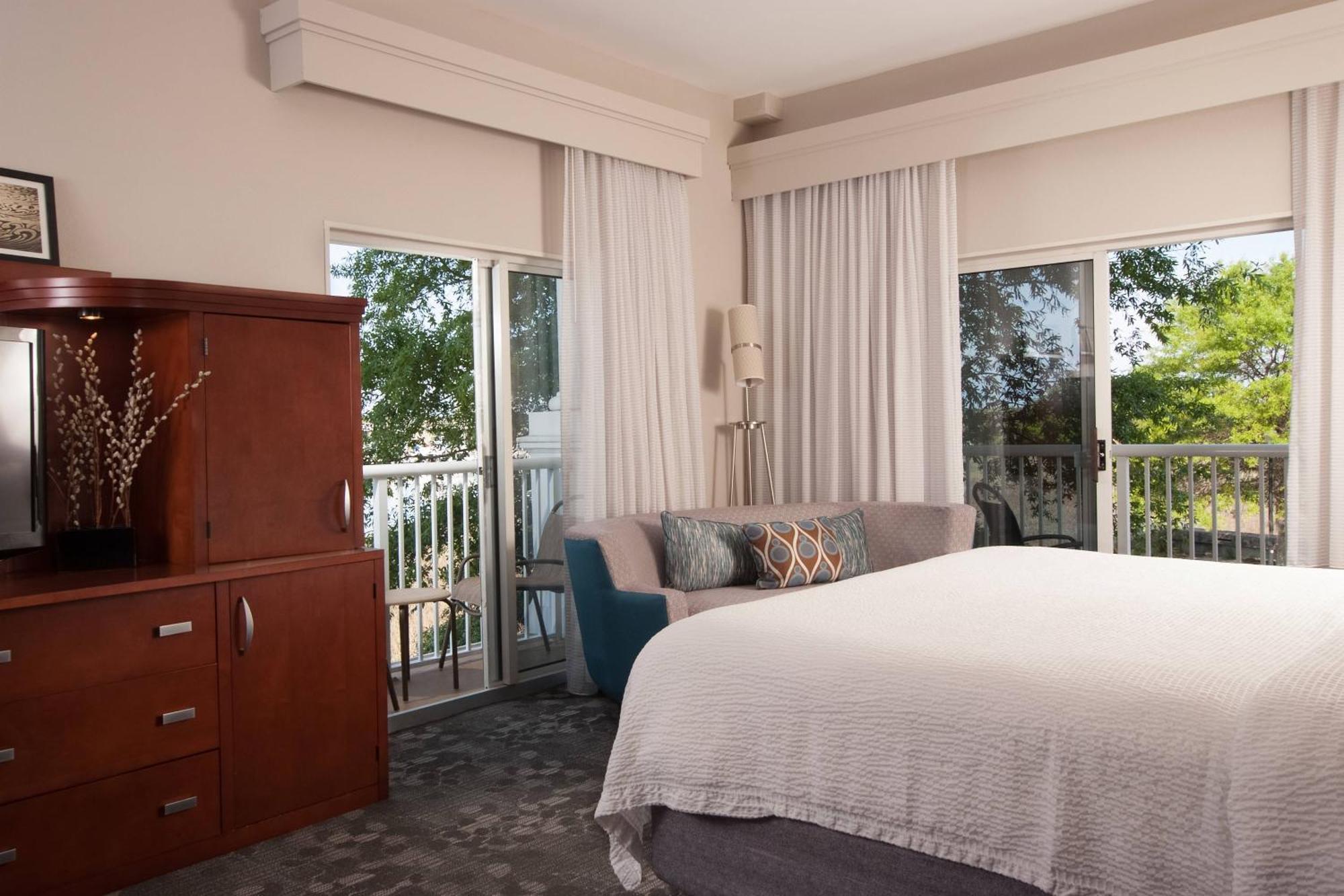 Courtyard Waterfront 3* Charleston