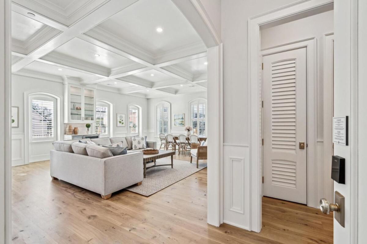 The Chateau - By Vacays Apartment *