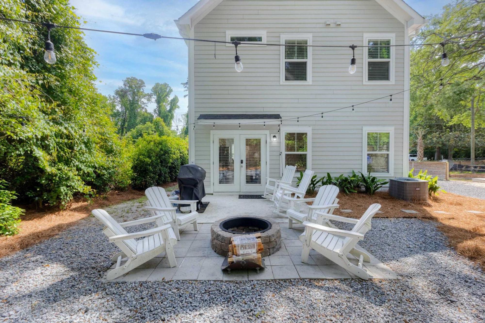 Holiday home Spacious - 6 Mins To & Downtown Charleston