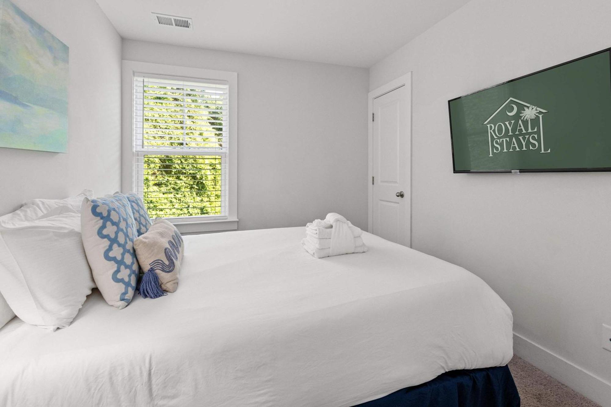 Holiday home Spacious - 6 Mins To & Downtown