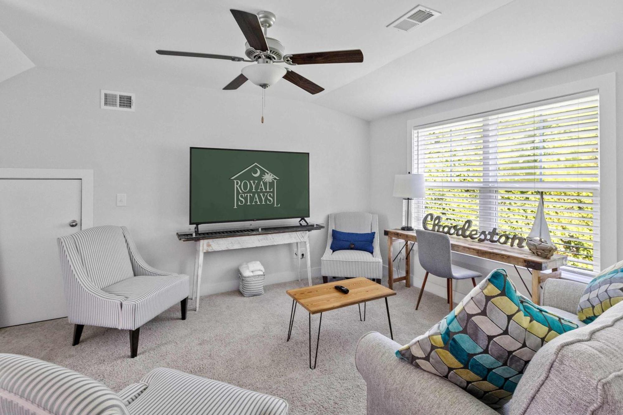Spacious - 6 Mins To & Downtown Holiday home *