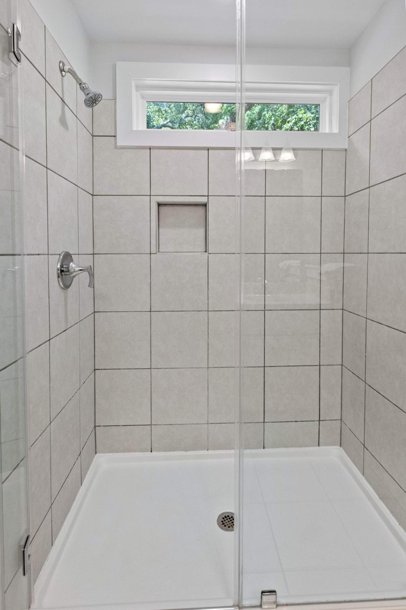 Spacious - 6 Mins To & Downtown Charleston