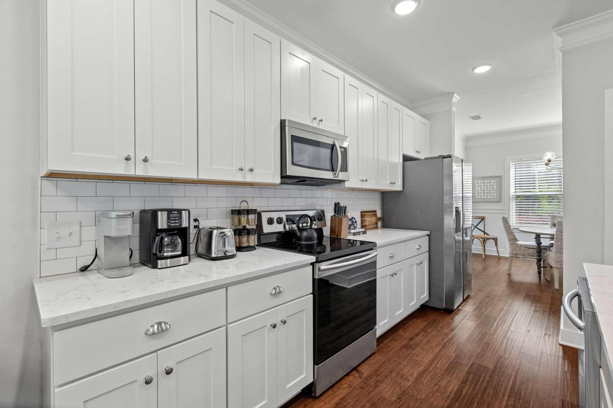 Spacious - 6 Mins To & Downtown Charleston