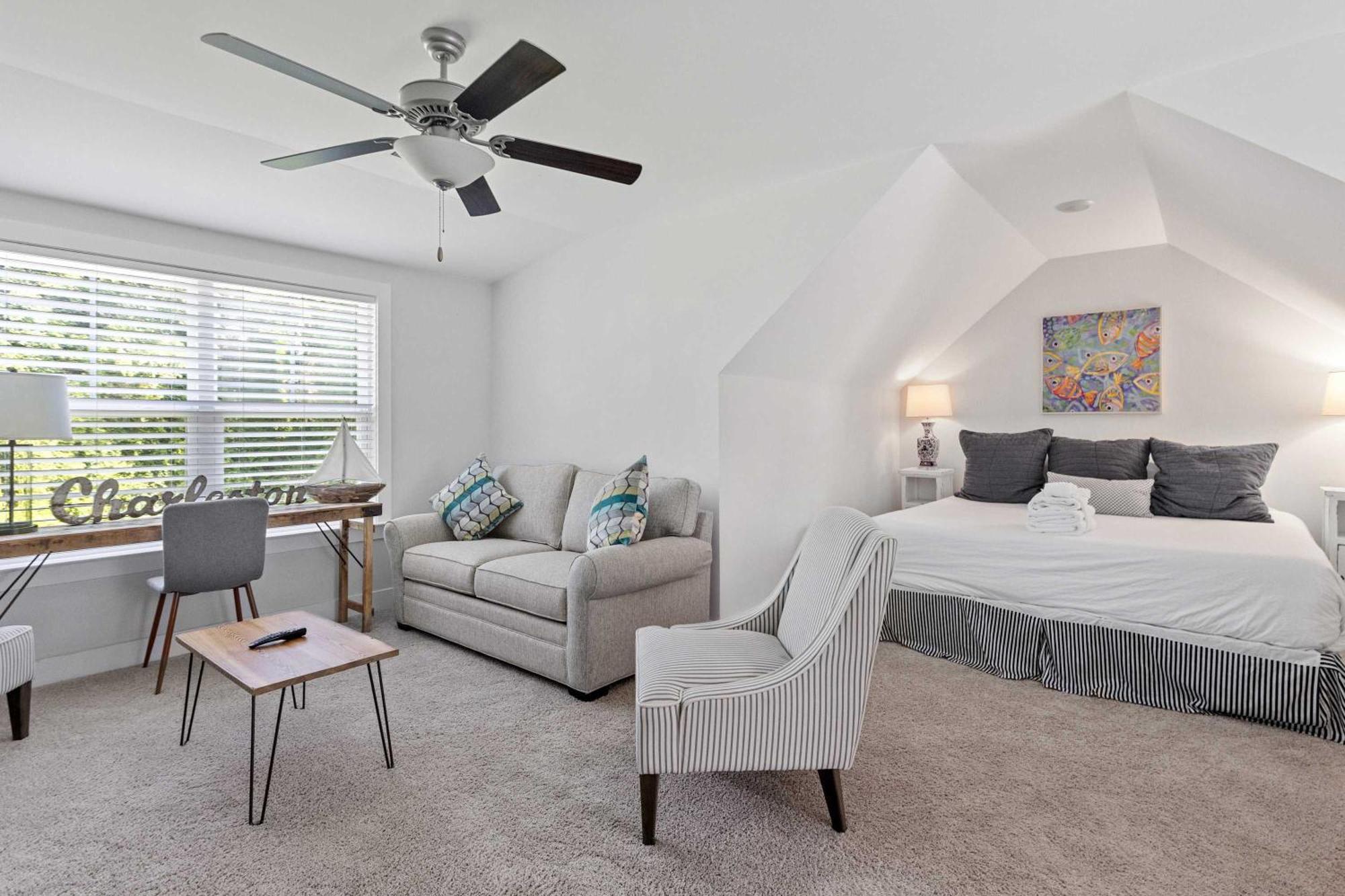 Spacious - 6 Mins To & Downtown Holiday home *