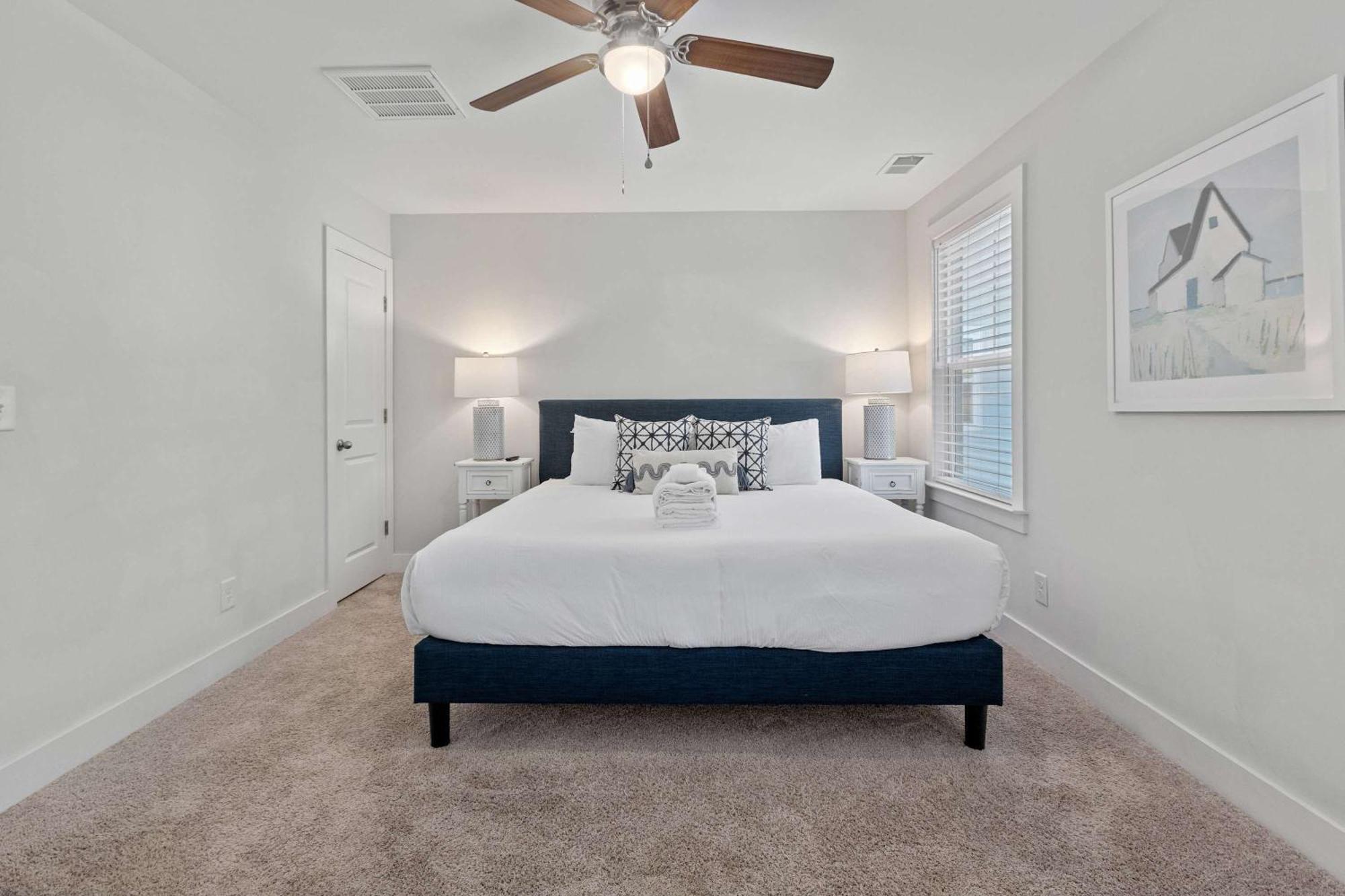Holiday home Spacious - 6 Mins To & Downtown