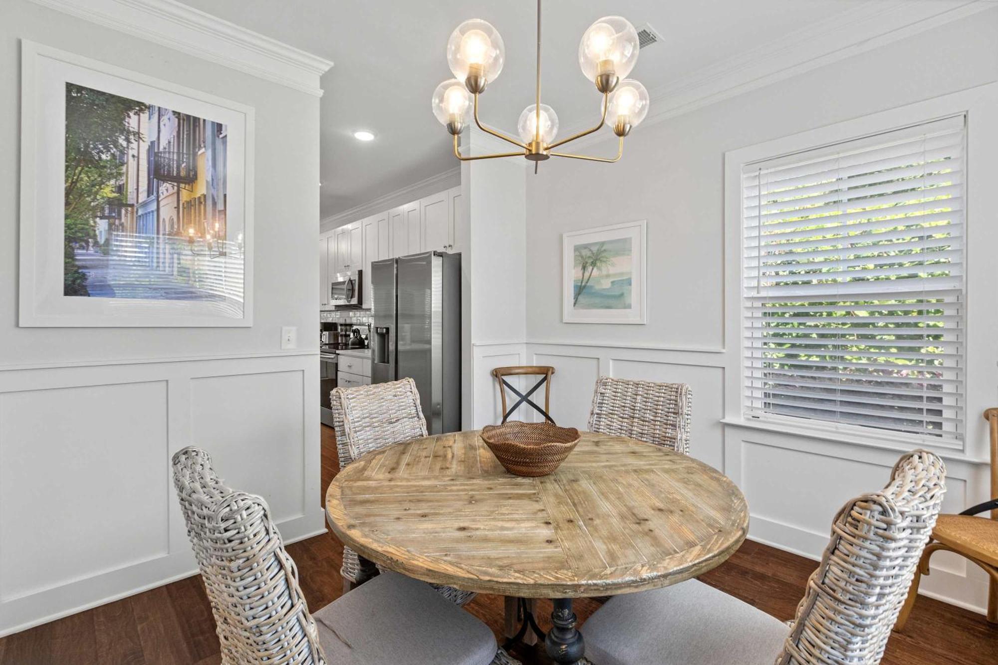 Spacious - 6 Mins To & Downtown Holiday home *