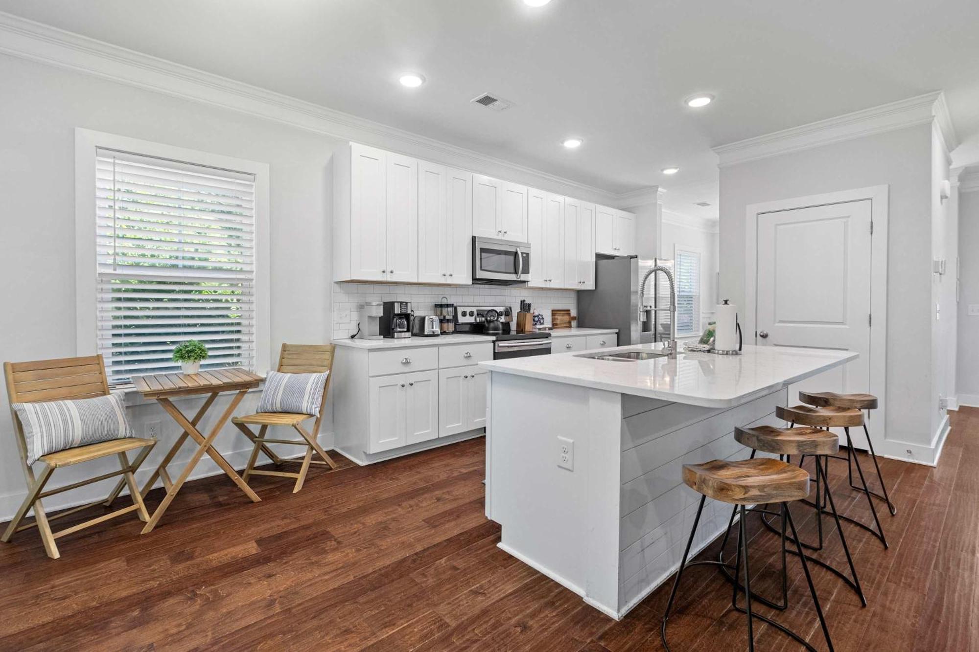 Spacious - 6 Mins To & Downtown Charleston
