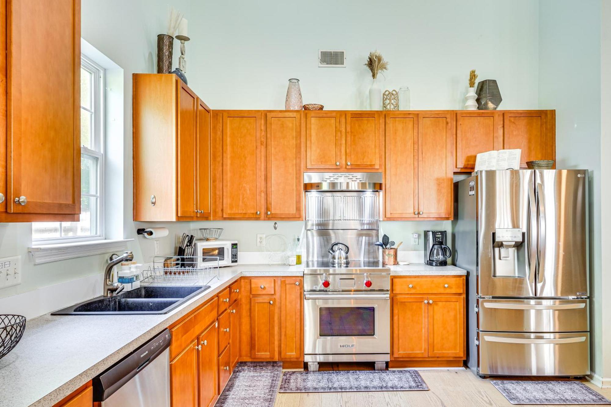 Pool, Porch And Parks North Family Home! Holiday home Charleston