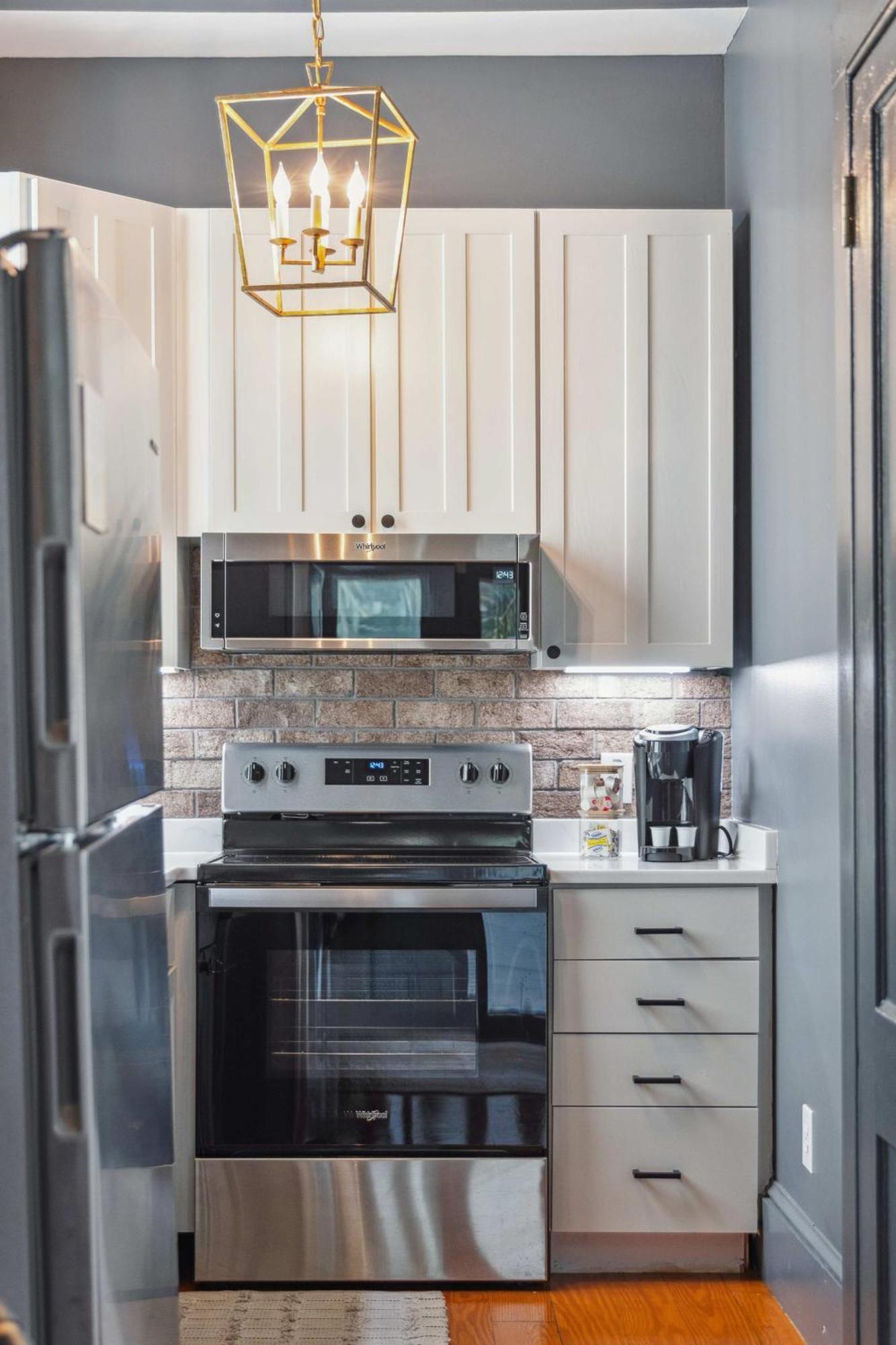 Beautiful Renovated One Block From King * Charleston