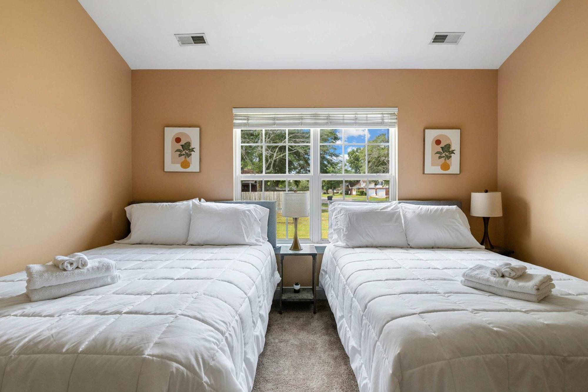 Holiday home Near Airport-20 Min To Downtown- Chucktown Retreat *