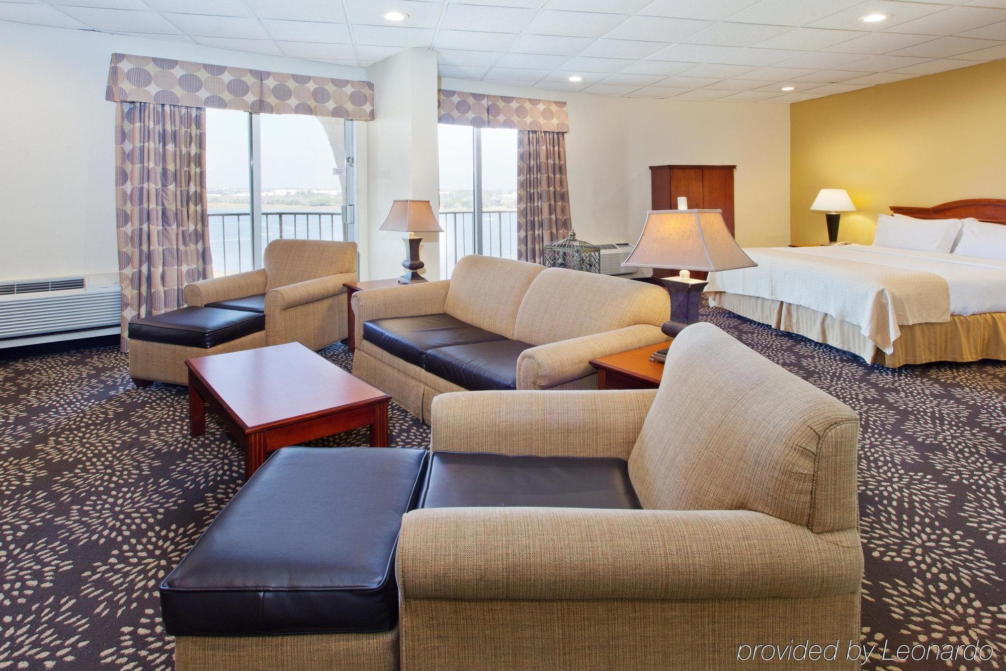 Hotel Charleston-riverview By Ihg 3*