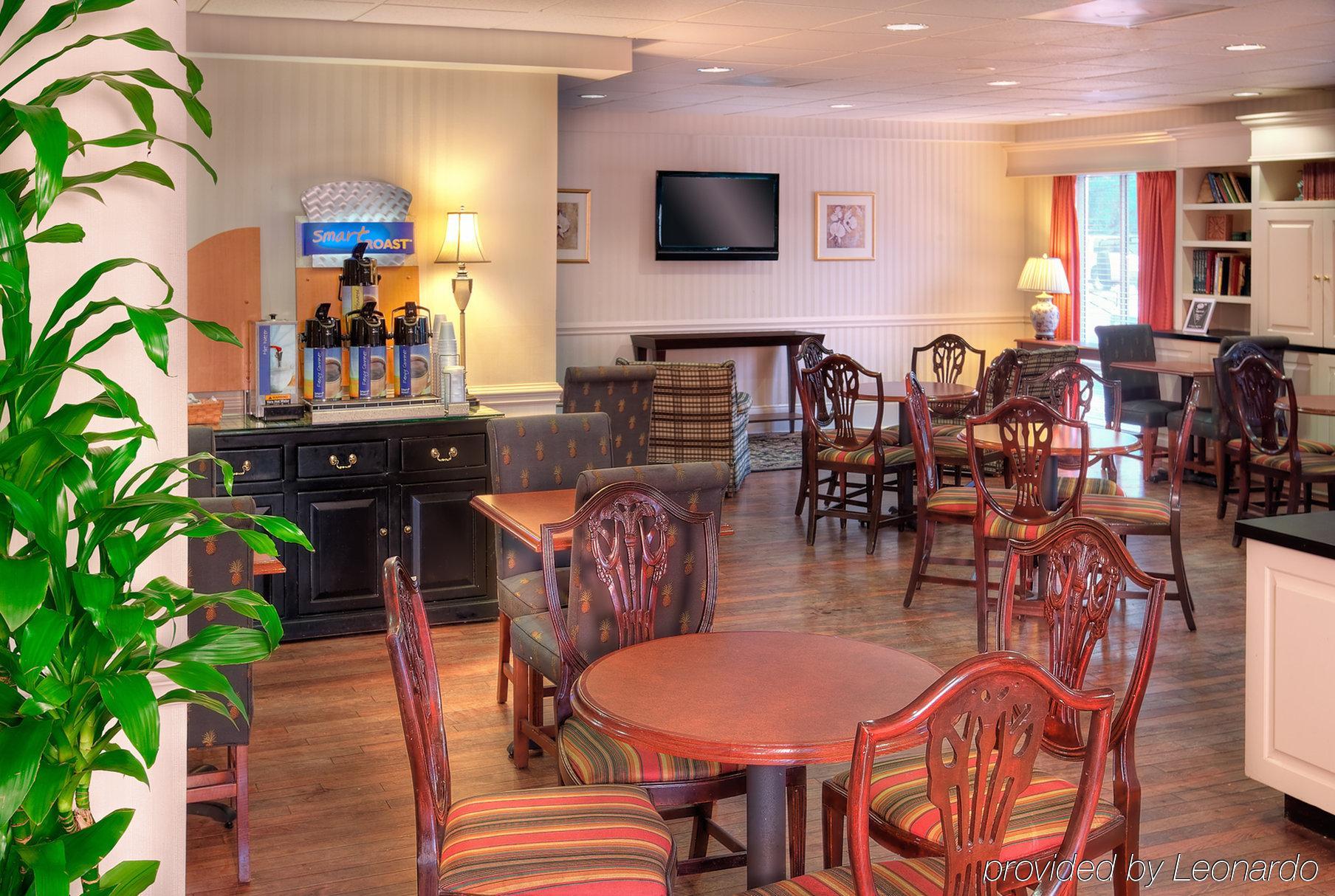 Express Us Highway 17 & I-526 By Ihg Hotel
