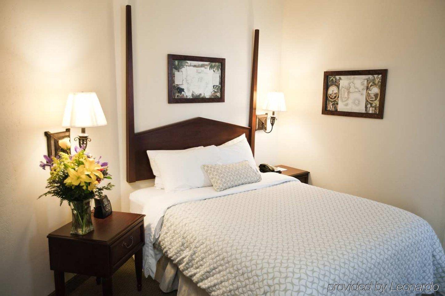 Hotel Embassy - Historic District 3*