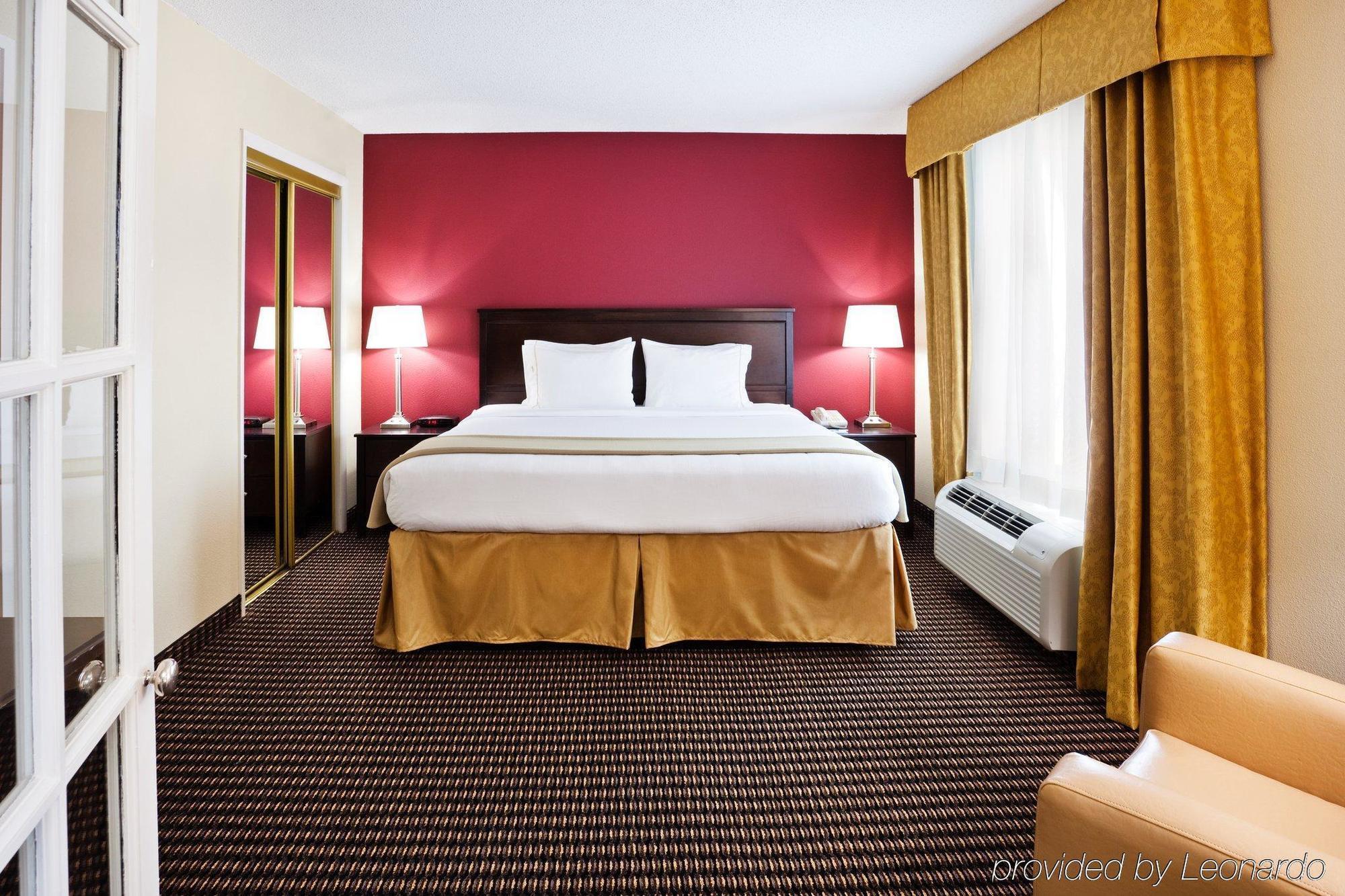 Express Us Highway 17 & I-526 By Ihg Hotel