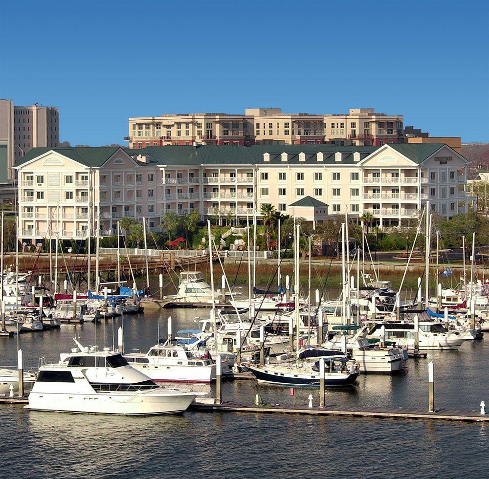 Hotel Courtyard Waterfront