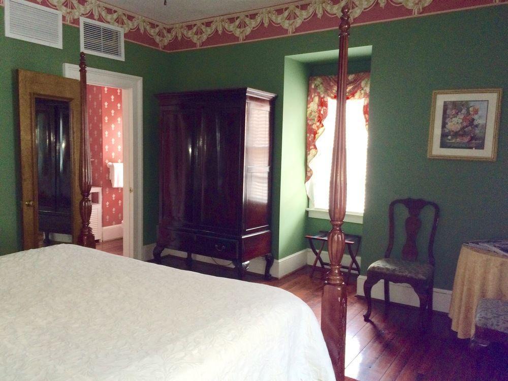Barksdale House 3*