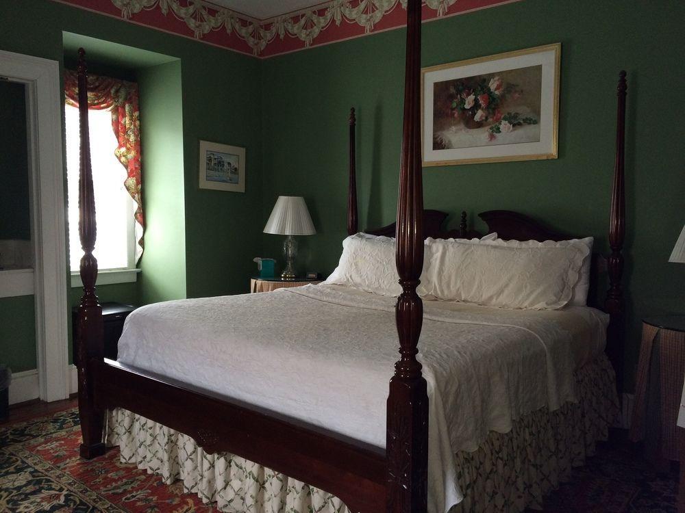 Barksdale House Bed & Breakfast 3*